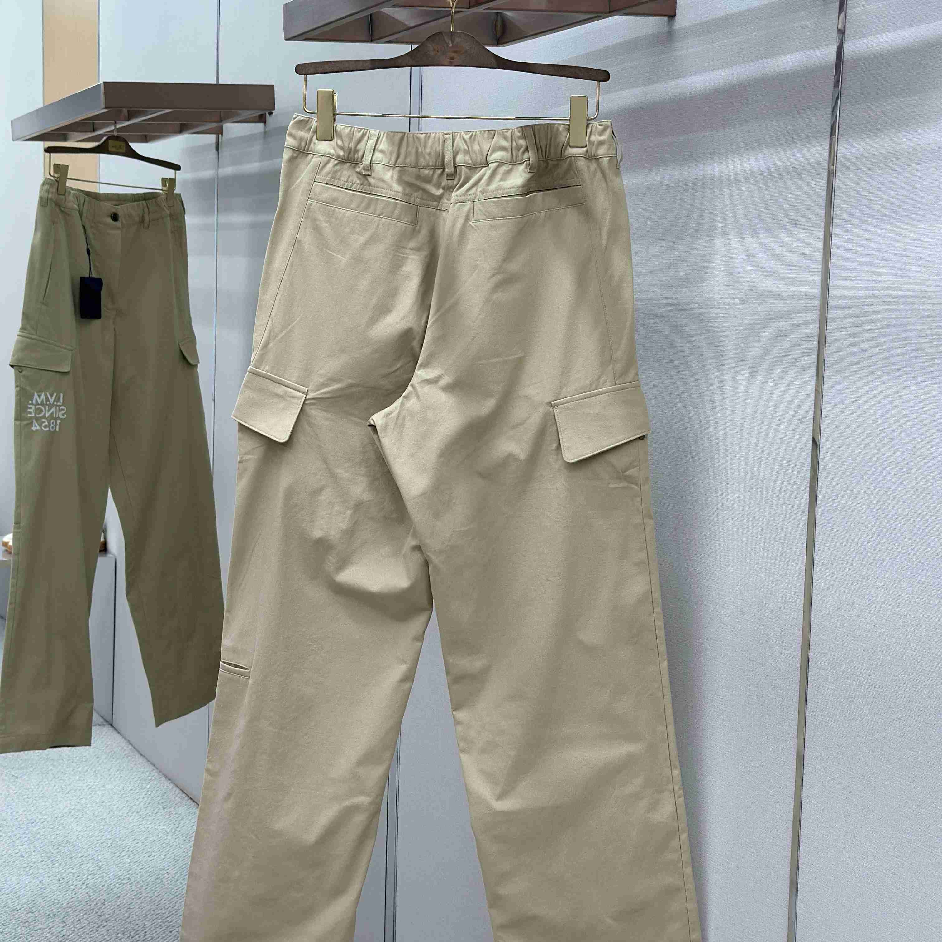 Louis Vuitton Embroidered Cotton Cargo Pants 1AJTZR - DesignerGu