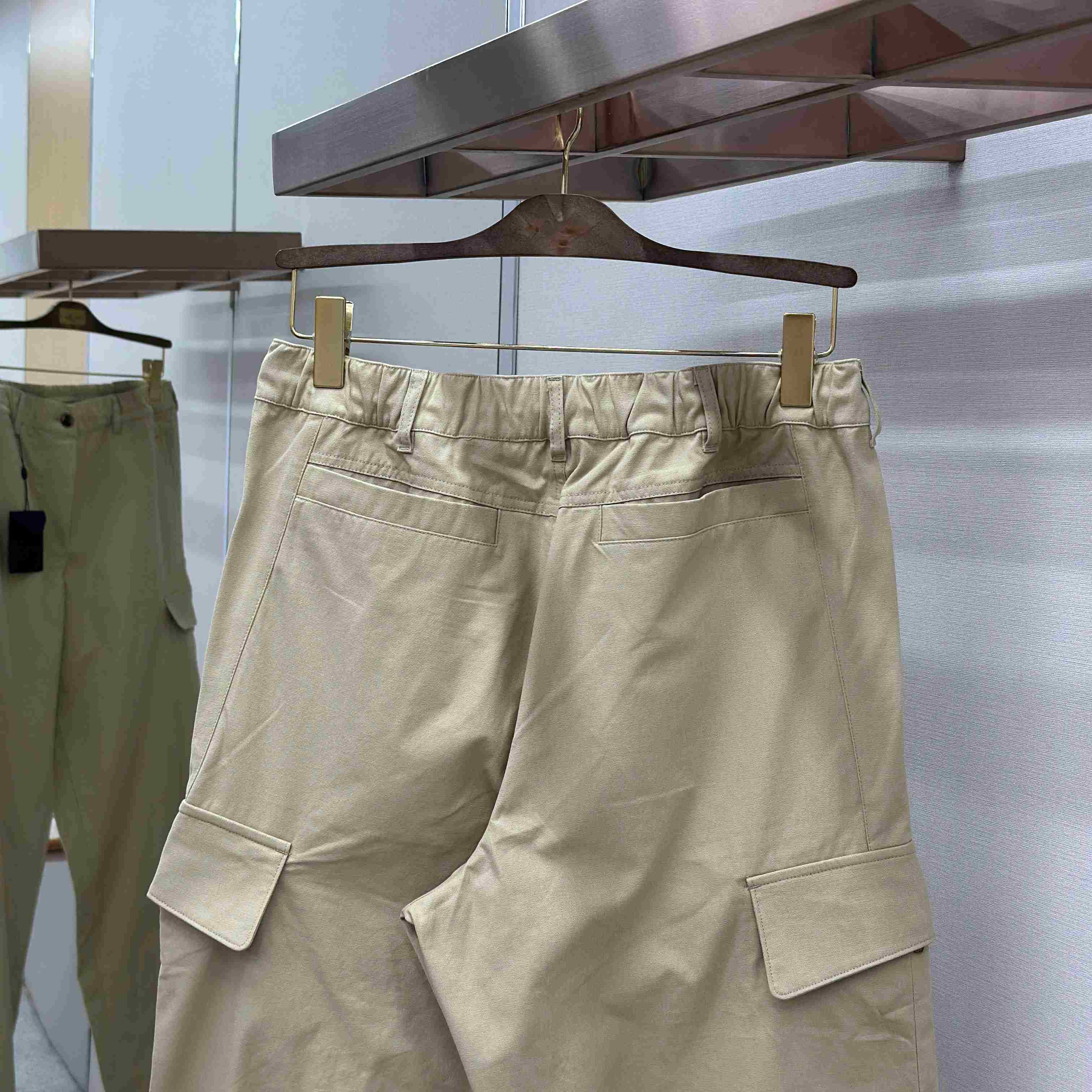 Louis Vuitton Embroidered Cotton Cargo Pants 1AJTZR - DesignerGu