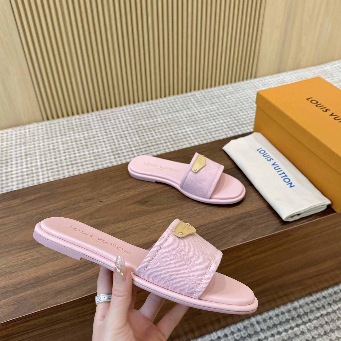 Louis Vuitton Lily Flat Mule   1AGX44 - DesignerGu