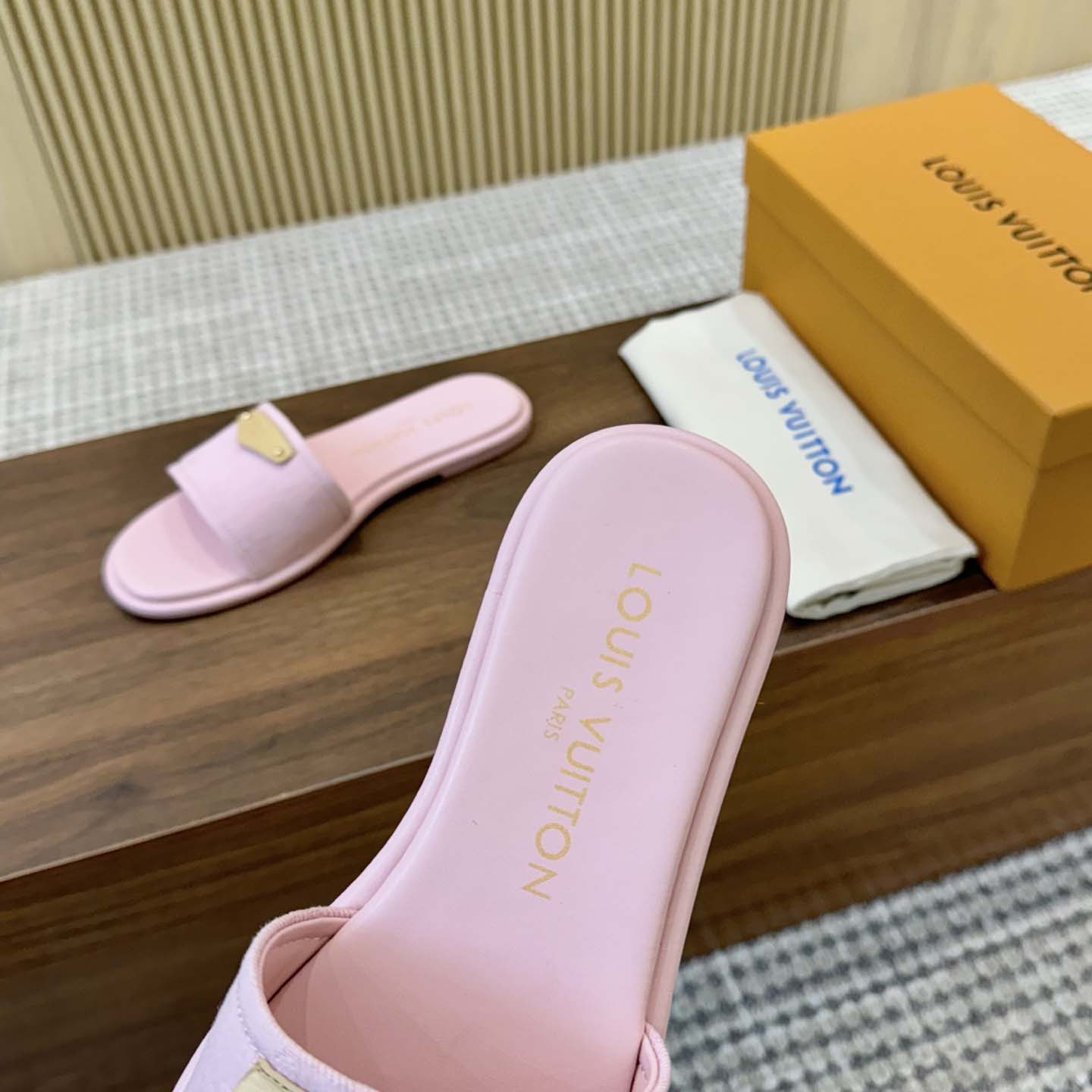 Louis Vuitton Lily Flat Mule   1AGX44 - DesignerGu