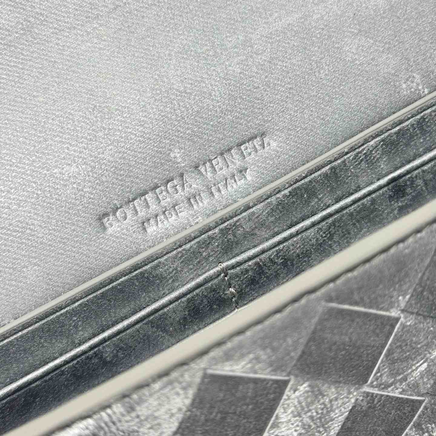 Bottega Veneta Andiamo Clutch 31*13*3cm - DesignerGu