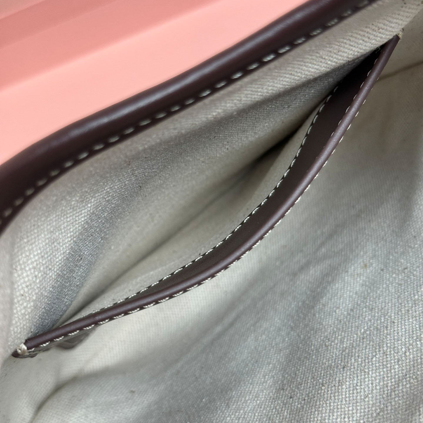 Miu Miu Ivy Leather Handbag - DesignerGu