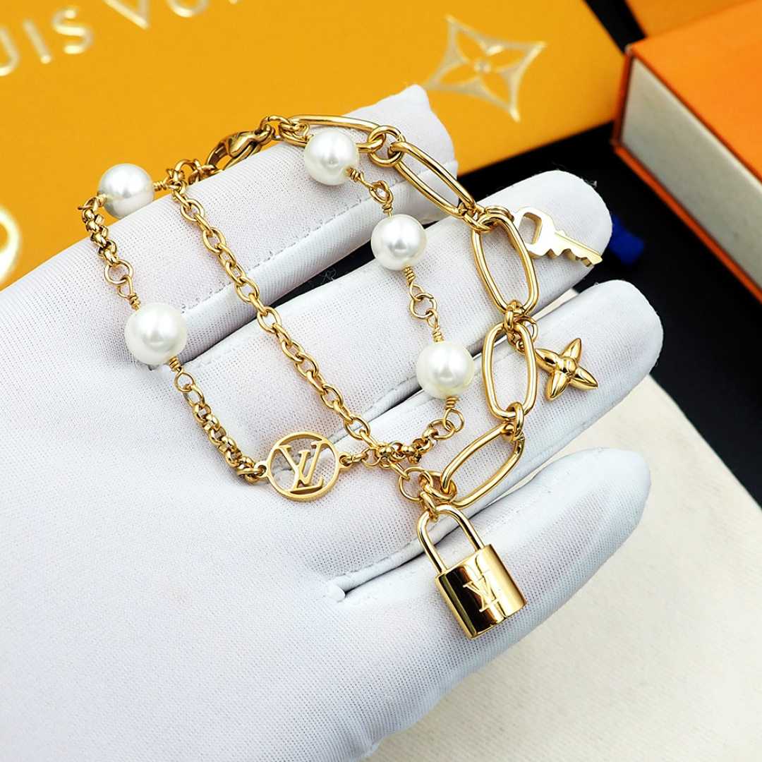 Louis Vuitton LV Mix Chains Bracelet   M1380A - DesignerGu