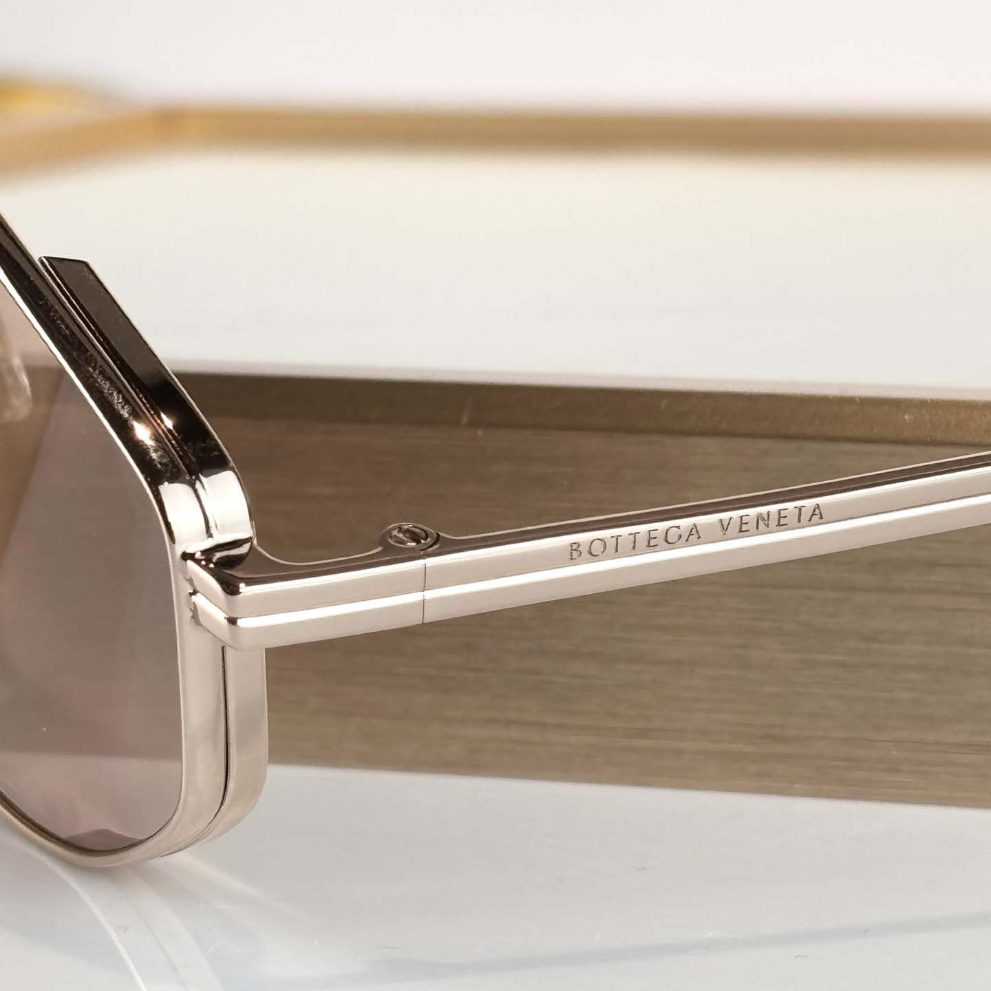 Bottega Veneta Classic Aviator Sunglasses   BV1466S - DesignerGu