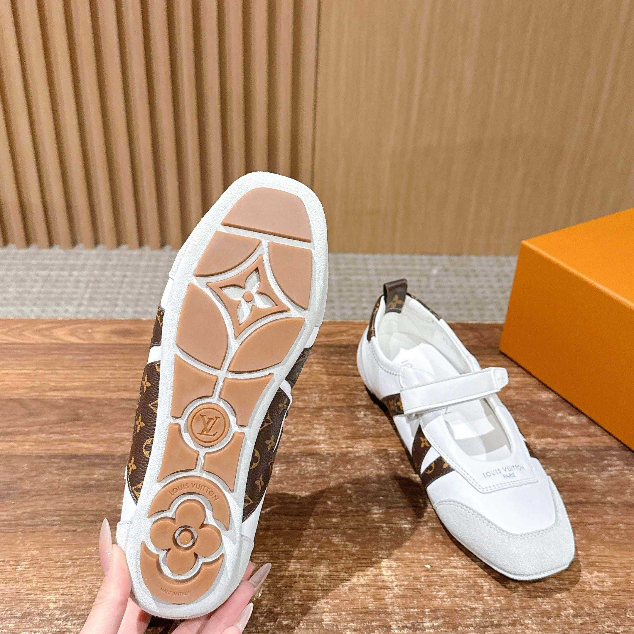 Louis Vuitton LV Sneakerina Mary Jane   1AJPF4 - DesignerGu