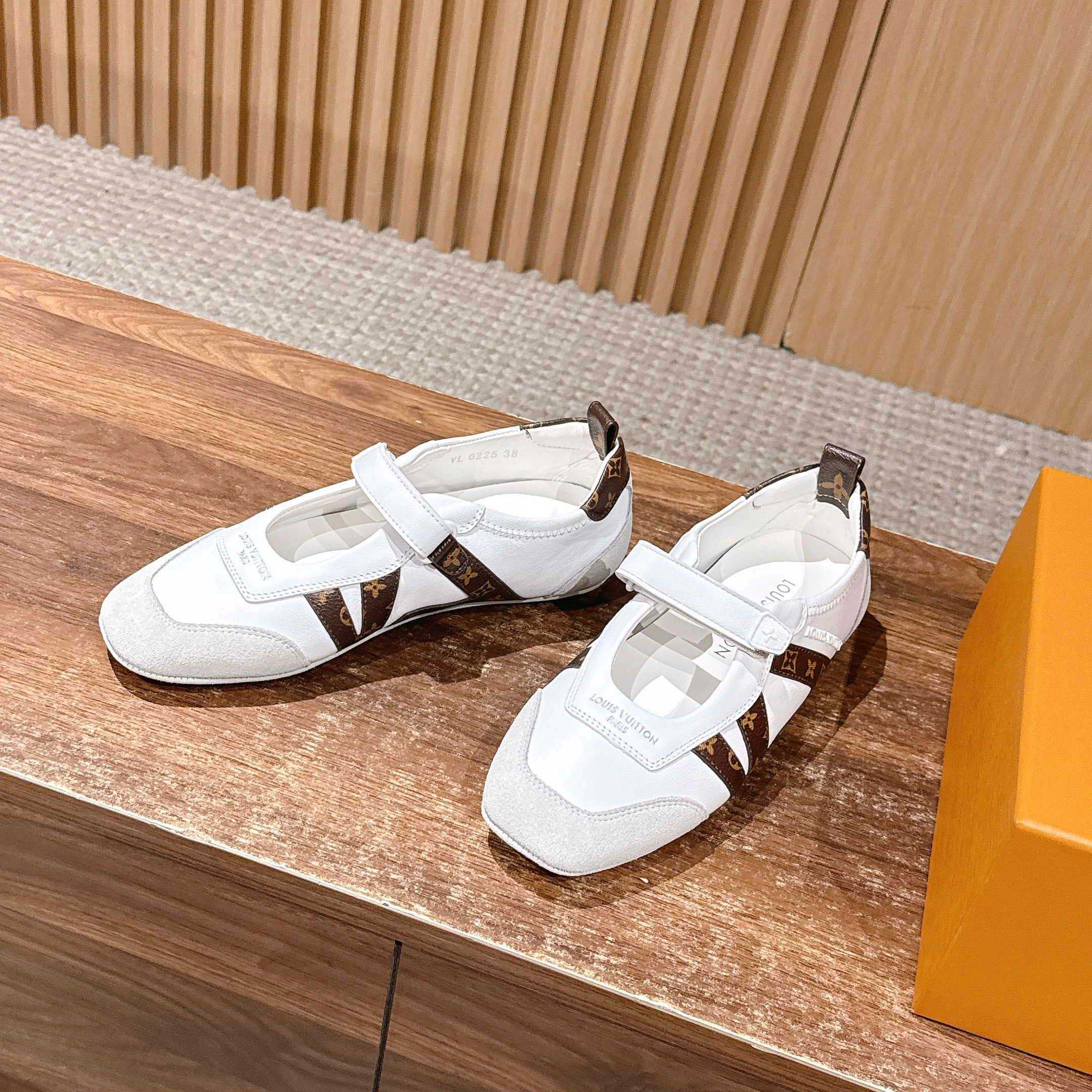 Louis Vuitton LV Sneakerina Mary Jane   1AJPF4 - DesignerGu