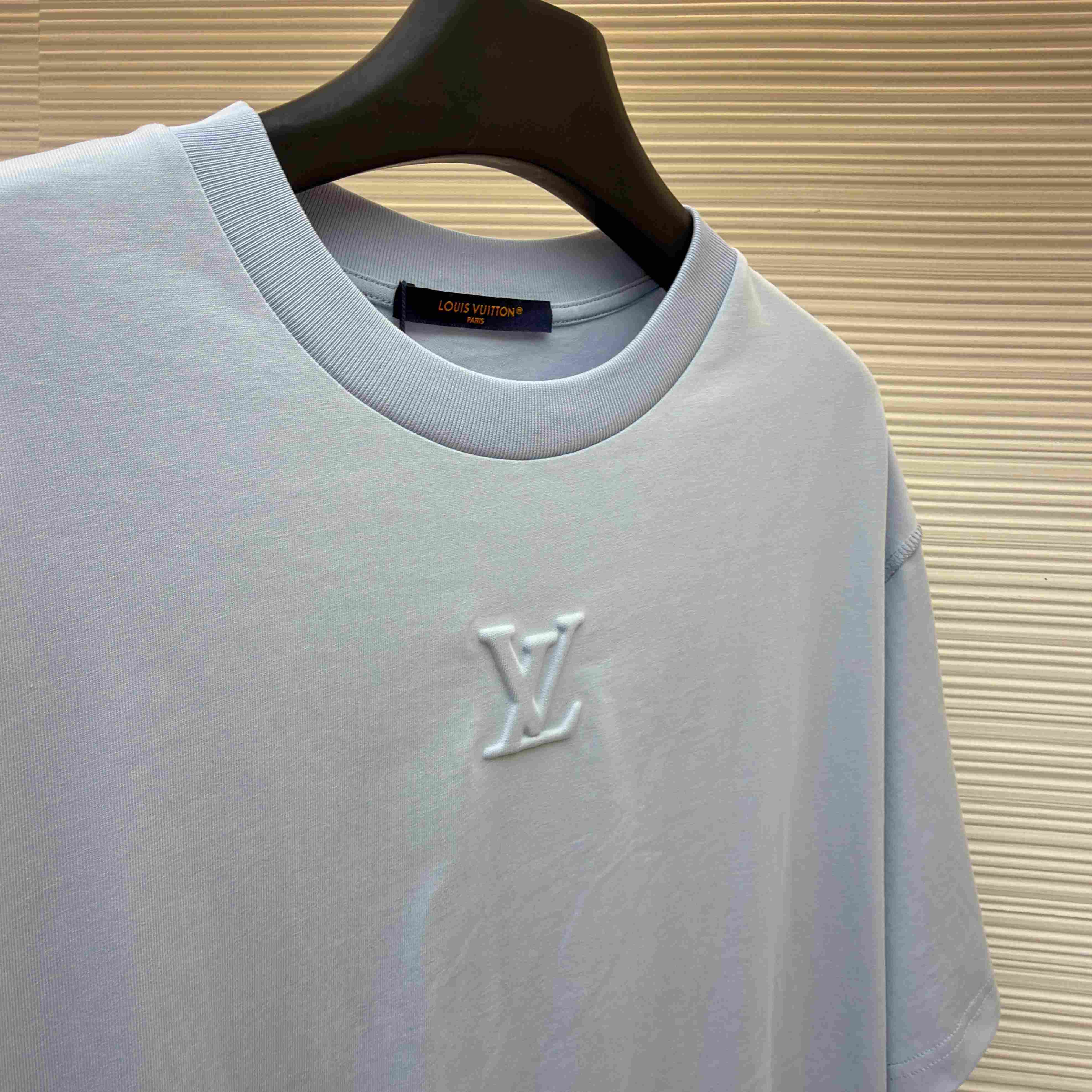 Louis Vuitton Embossed LV T-Shirt   1AJAYF - DesignerGu