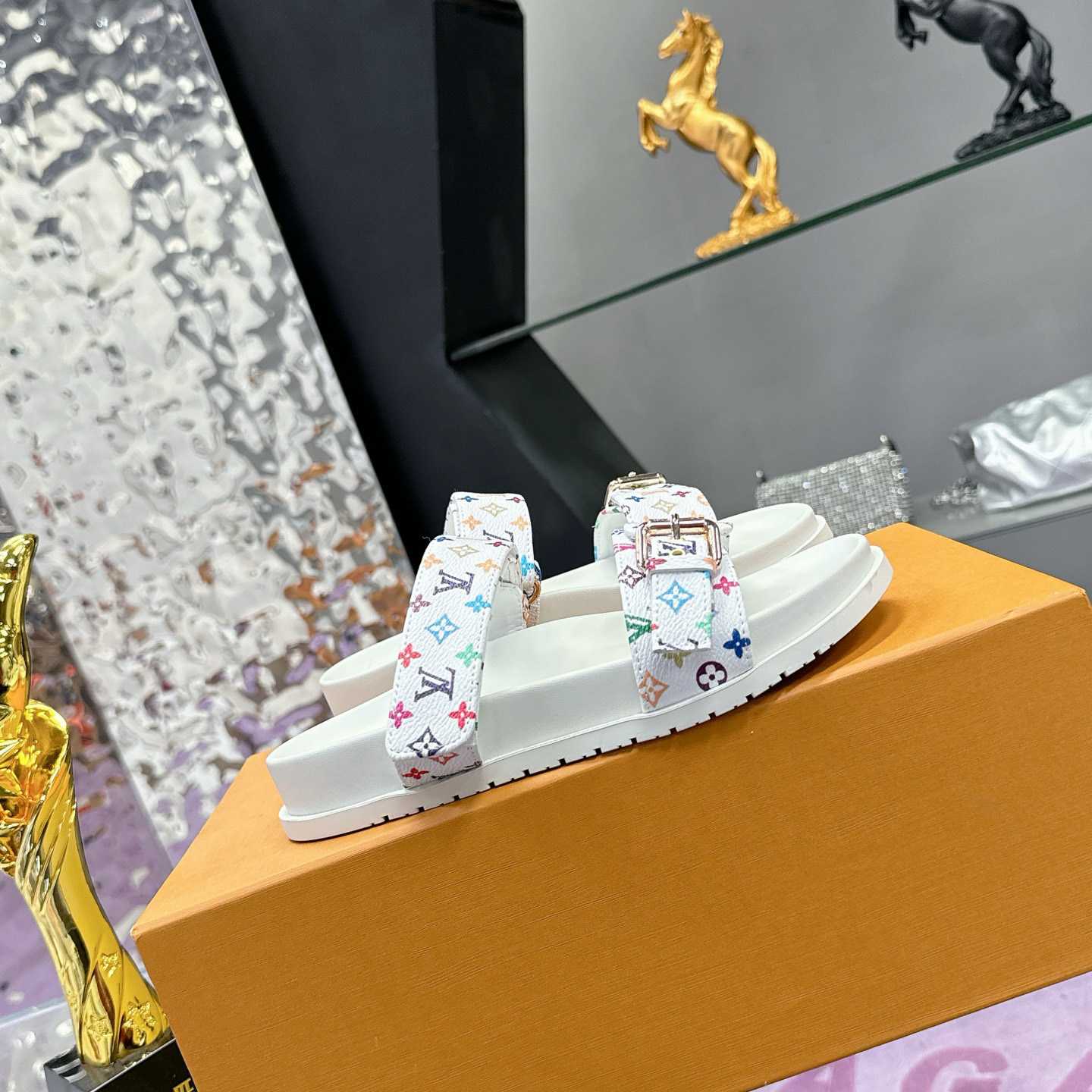 Louis Vuitton LV x TM Bom Dia Flat Comfort Mule 1AJLI7 - DesignerGu