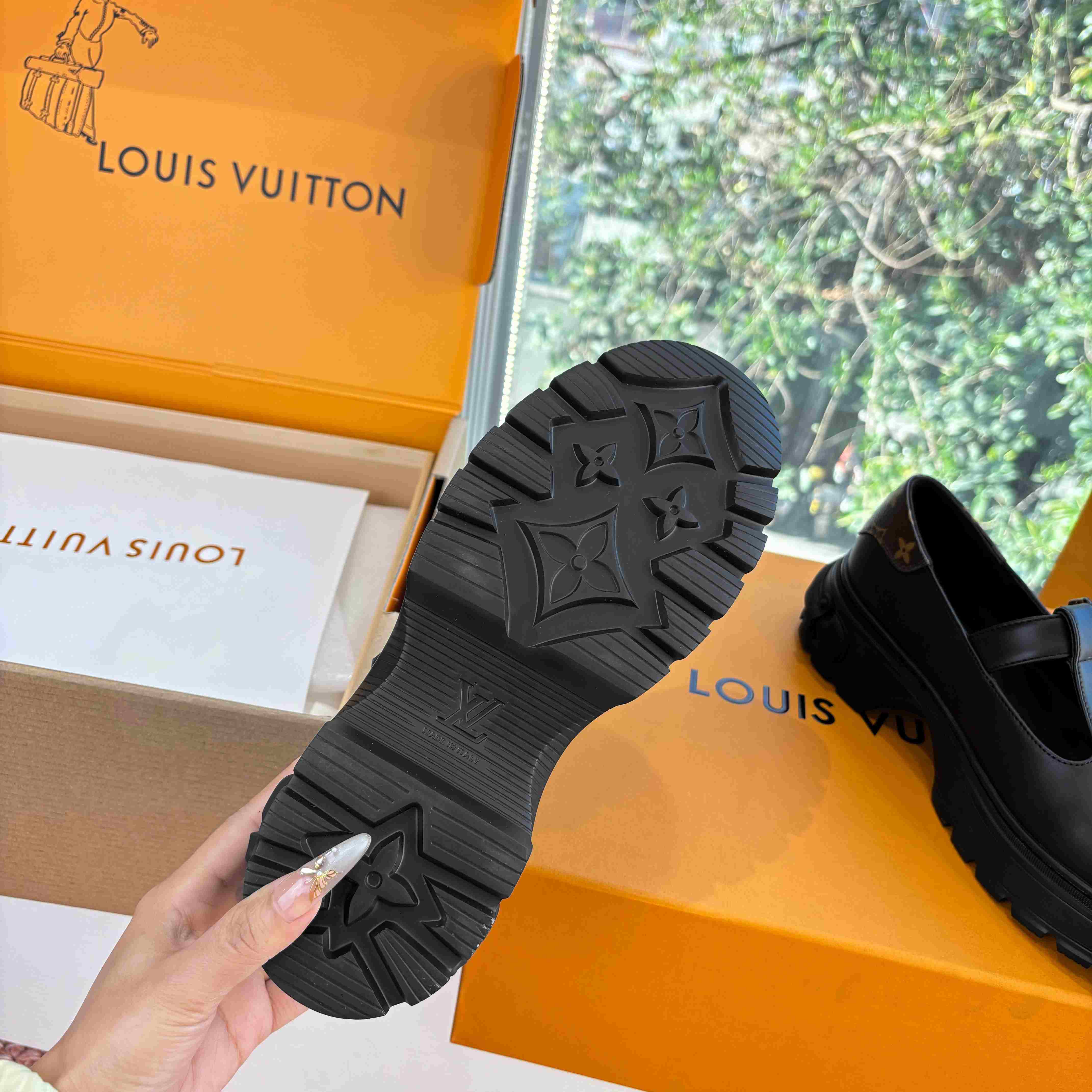 Louis Vuitton LV Squad Mary Jane - DesignerGu