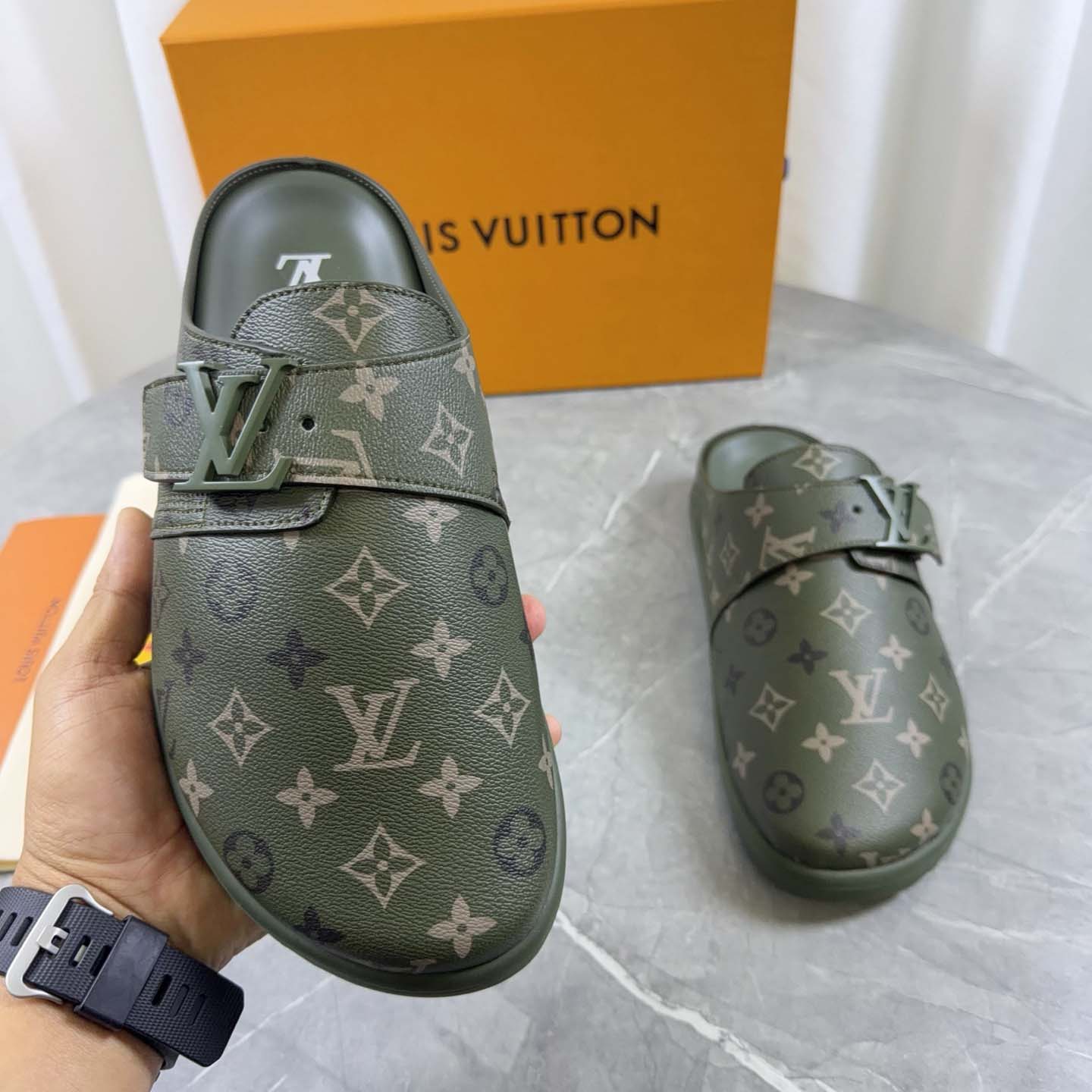 Louis Vuitton LV Easy Mule  1AIXC1 - DesignerGu