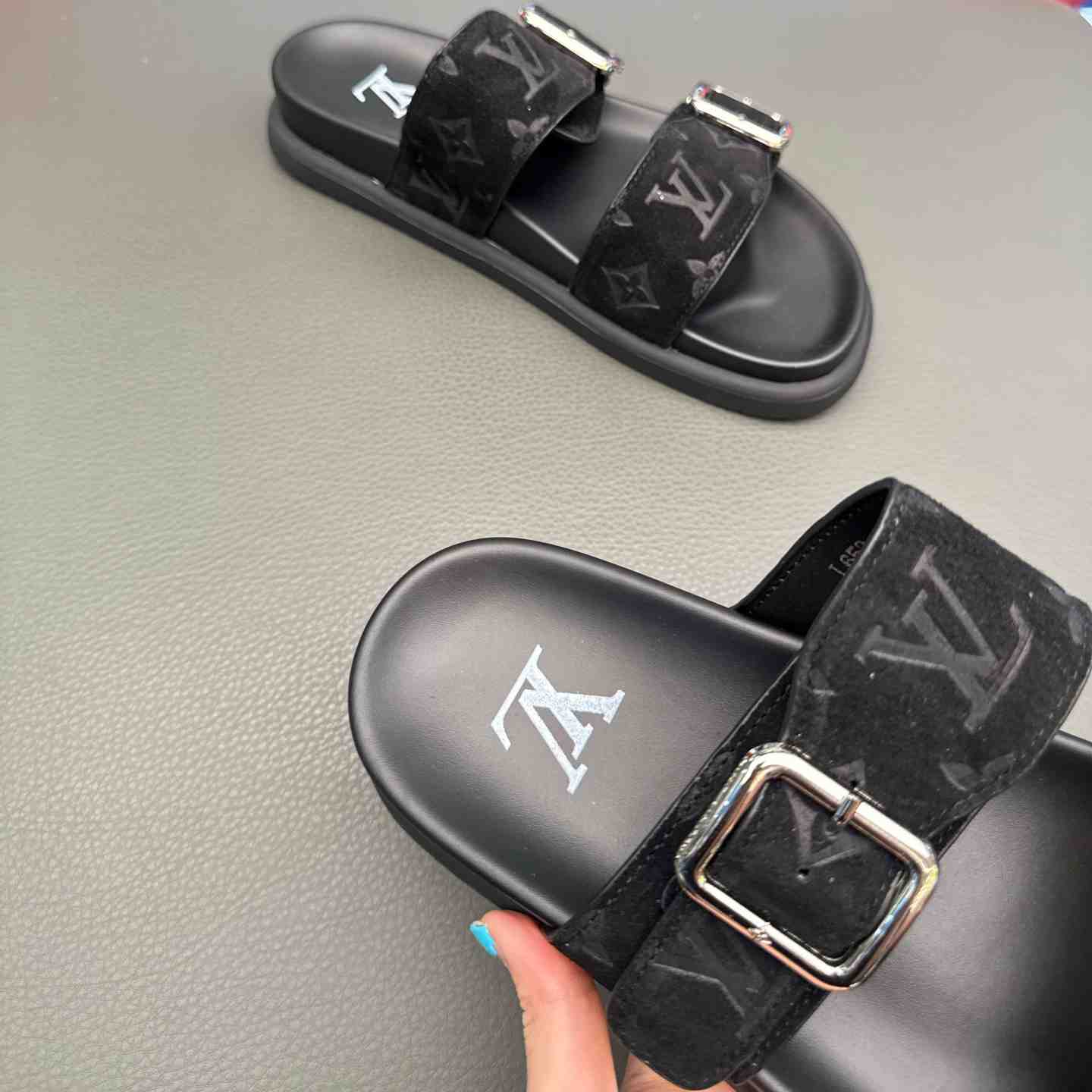 Louis Vuitton LV Venice Mule   - DesignerGu