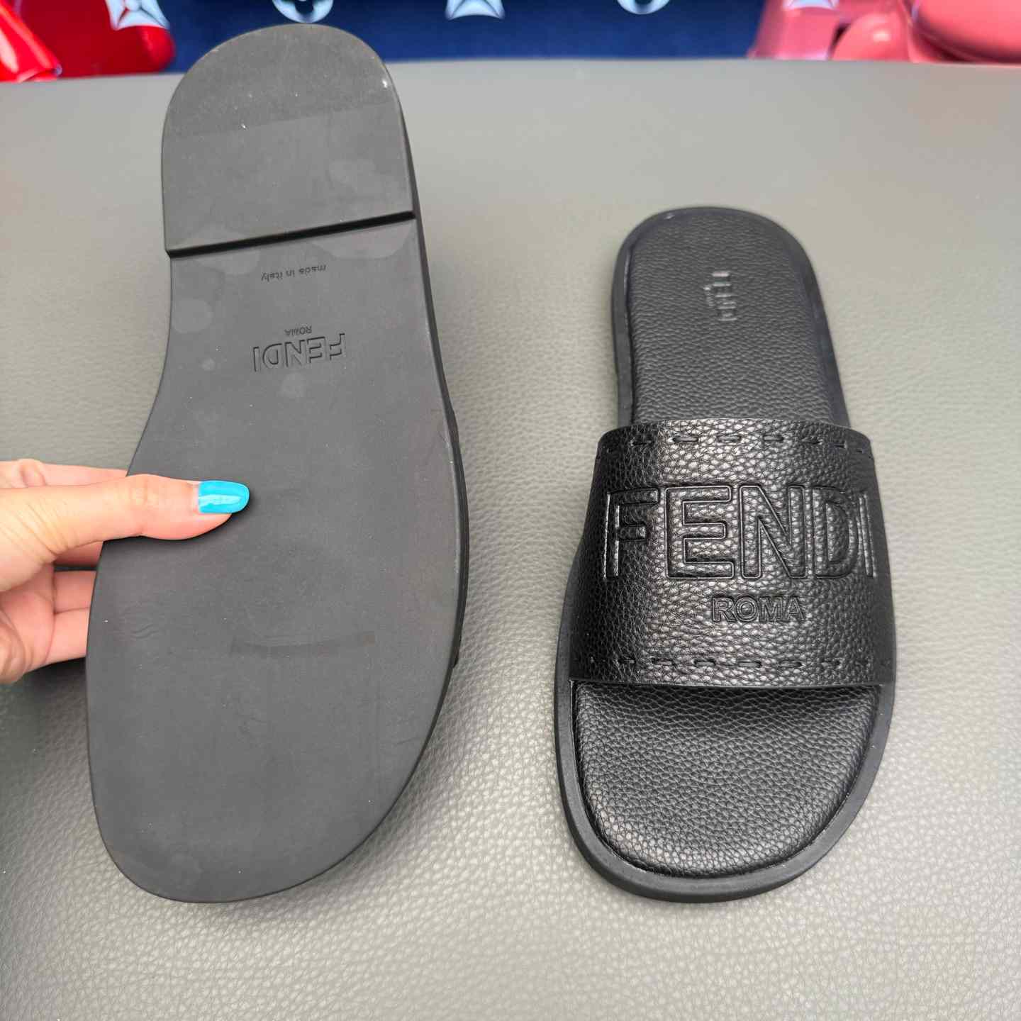 Fendi Roma Embossed-Logo Leather Sandals - DesignerGu