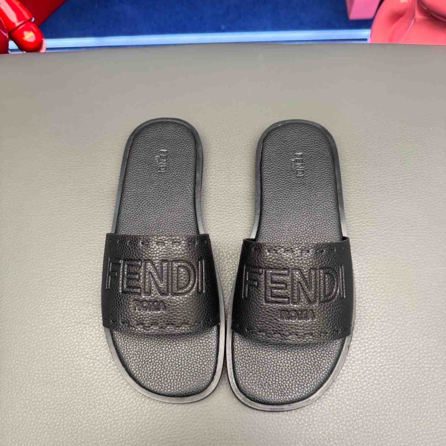 Fendi Roma Embossed-Logo Leather Sandals - DesignerGu