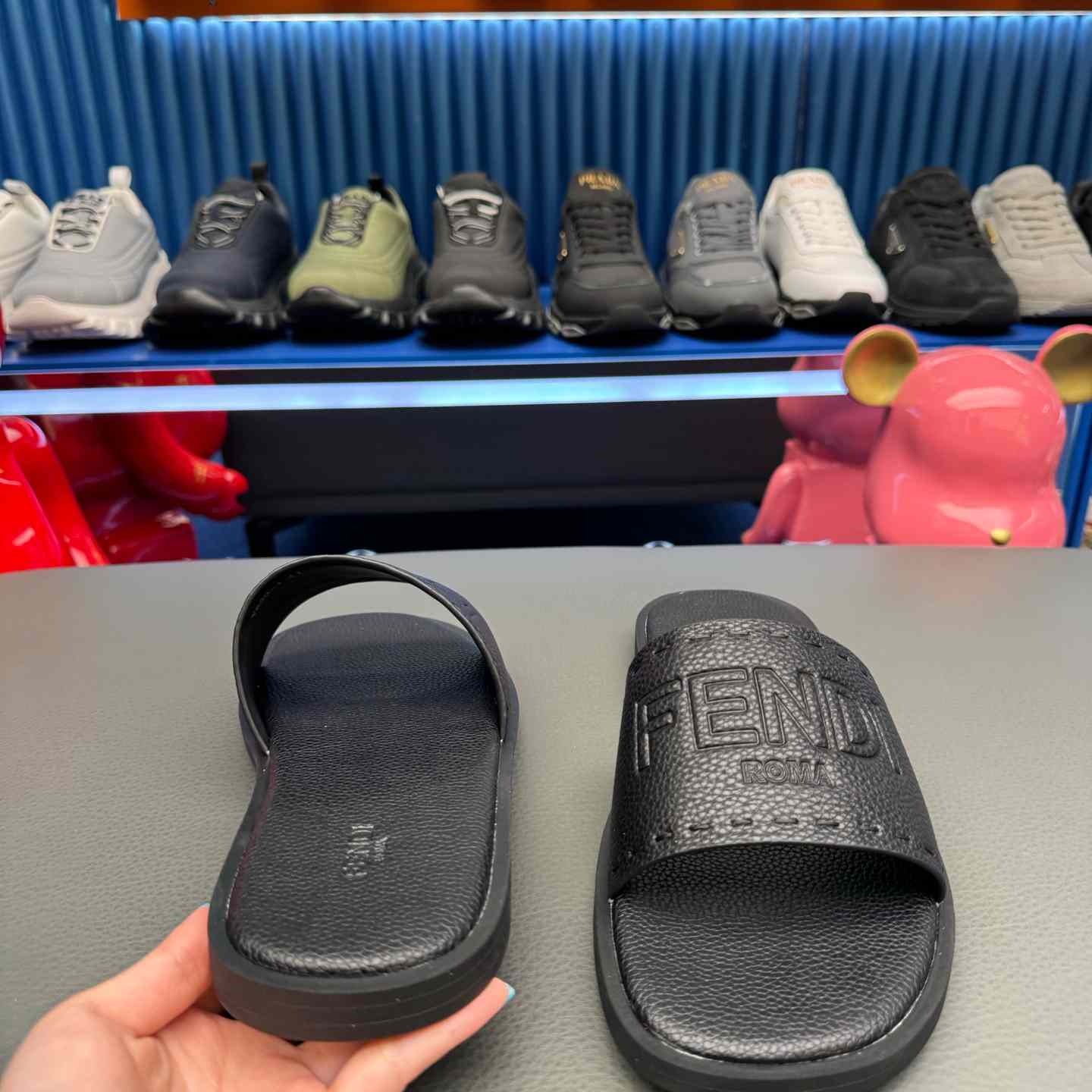Fendi Roma Embossed-Logo Leather Sandals - DesignerGu