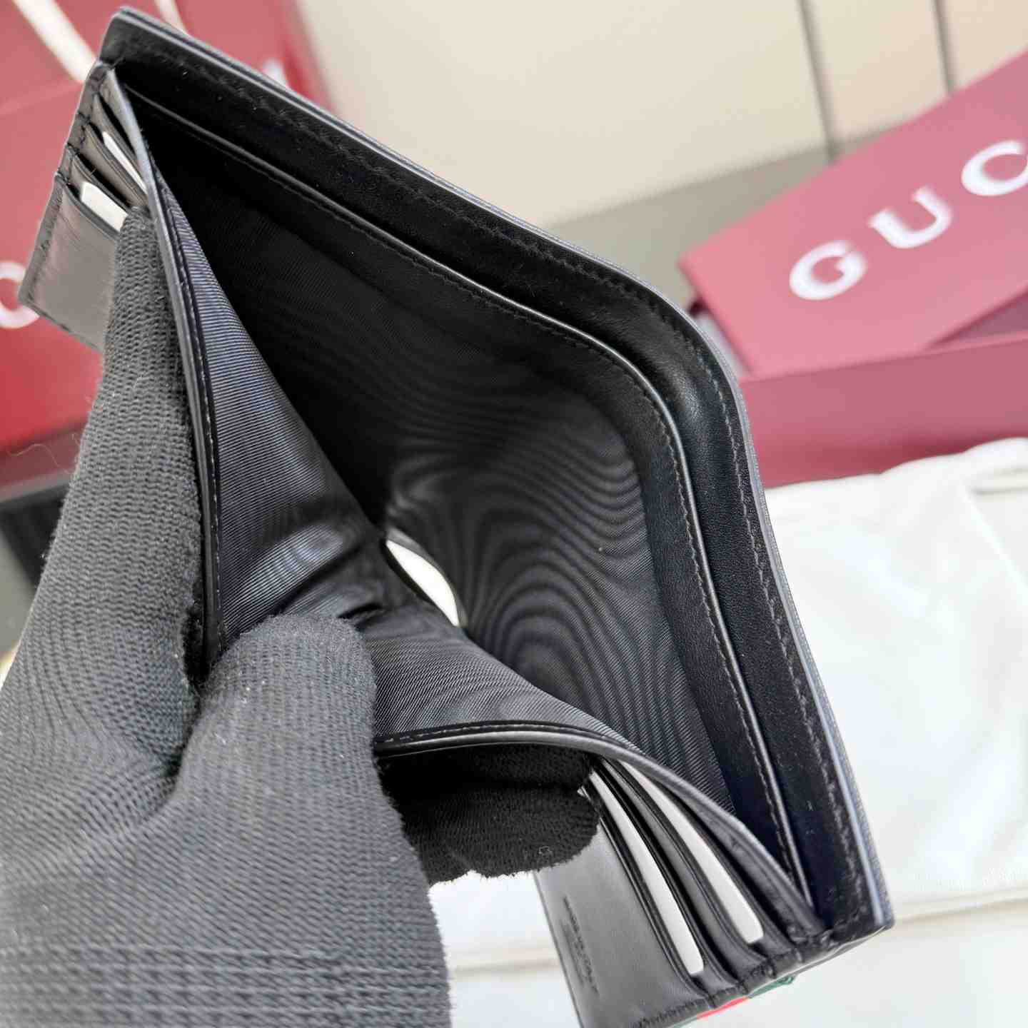 Gucci Web Trademark Bi-Fold Wallet - DesignerGu