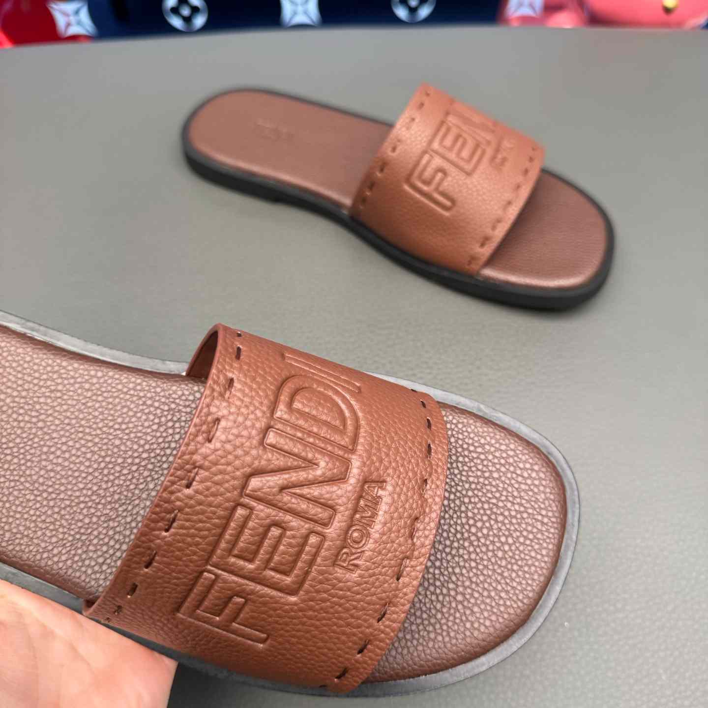 Fendi Roma Embossed-Logo Leather Sandals - DesignerGu
