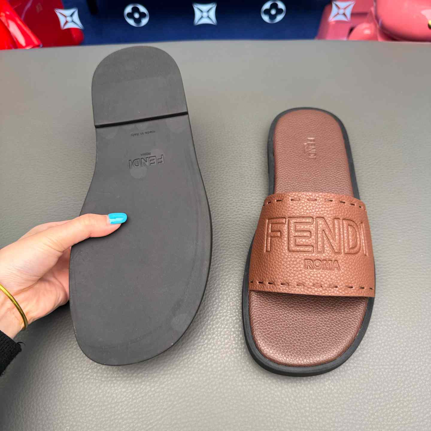 Fendi Roma Embossed-Logo Leather Sandals - DesignerGu