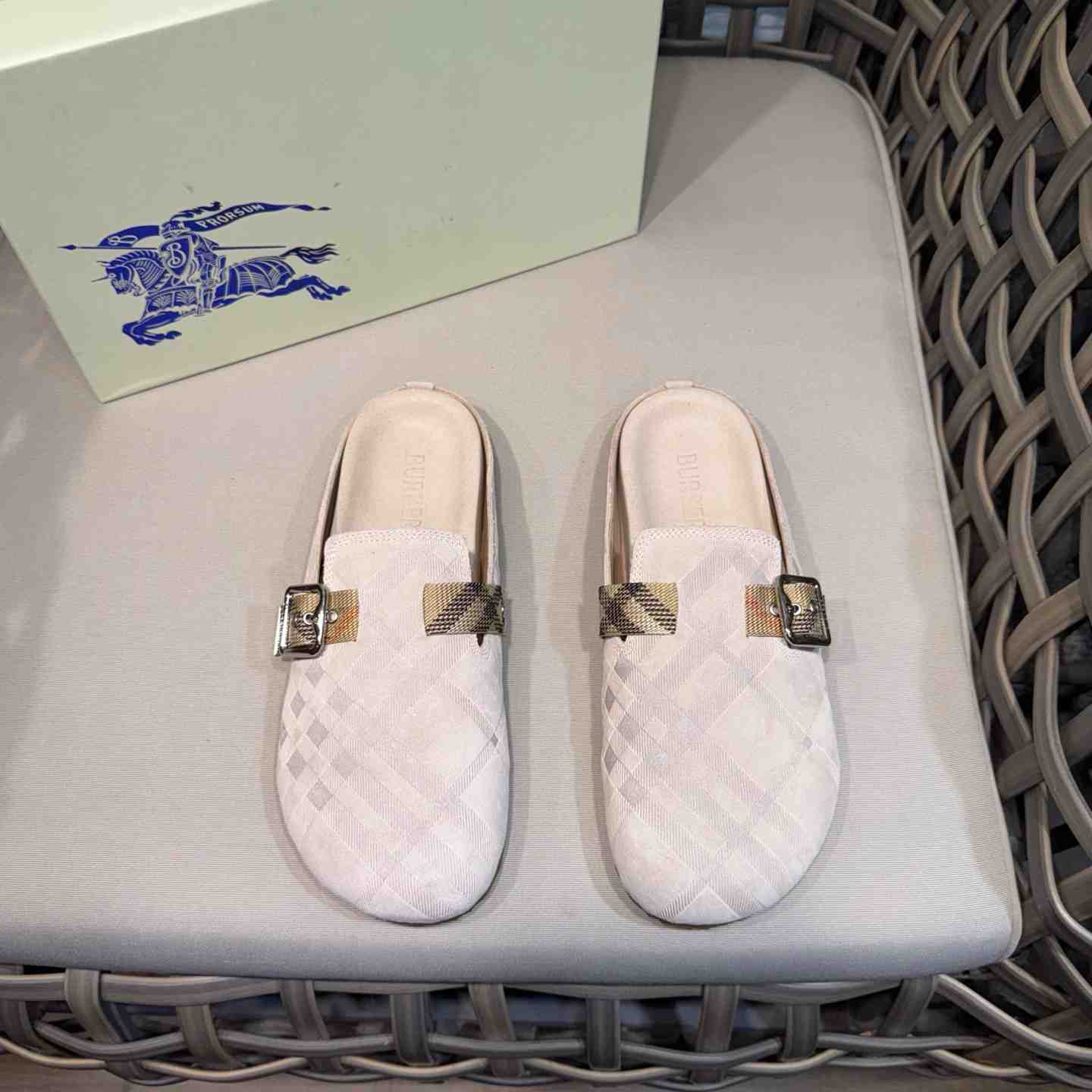 Burberry Suede Urchin Clogs - DesignerGu