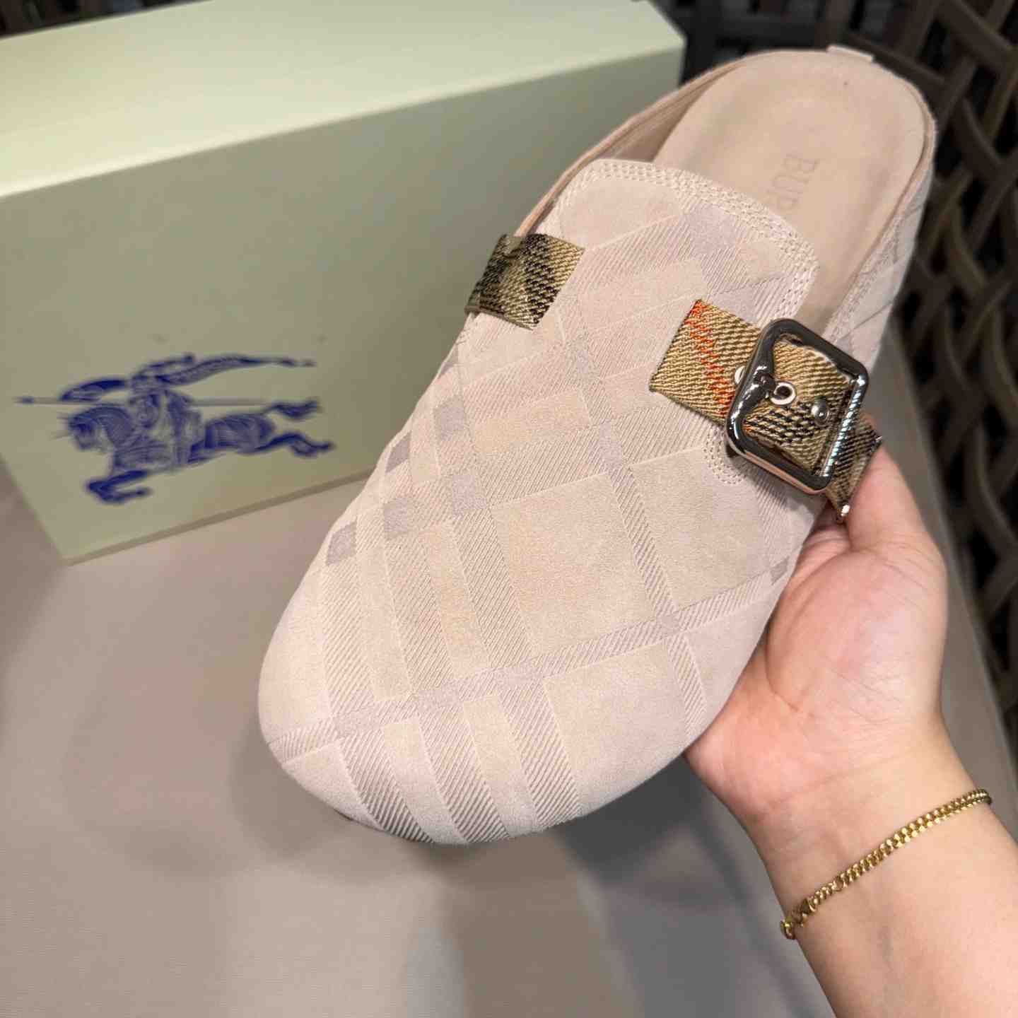 Burberry Suede Urchin Clogs - DesignerGu