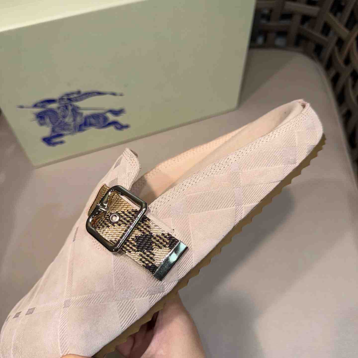 Burberry Suede Urchin Clogs - DesignerGu