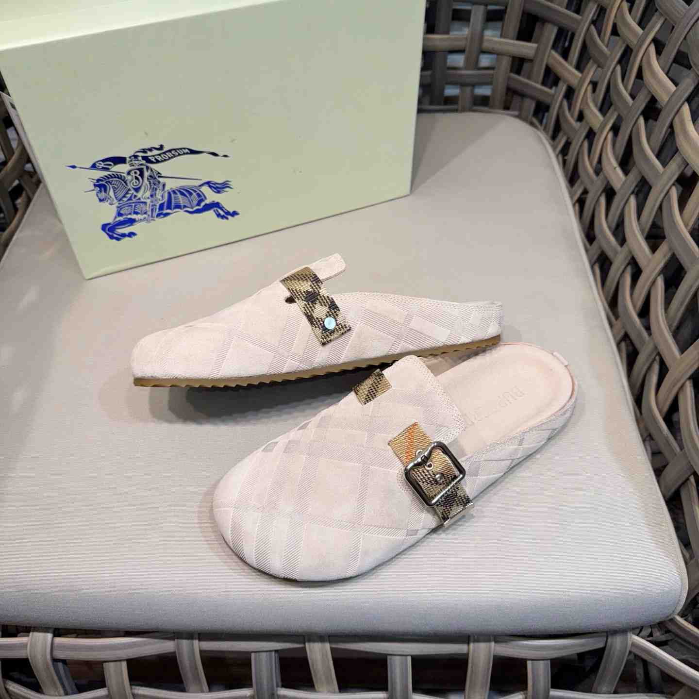 Burberry Suede Urchin Clogs - DesignerGu