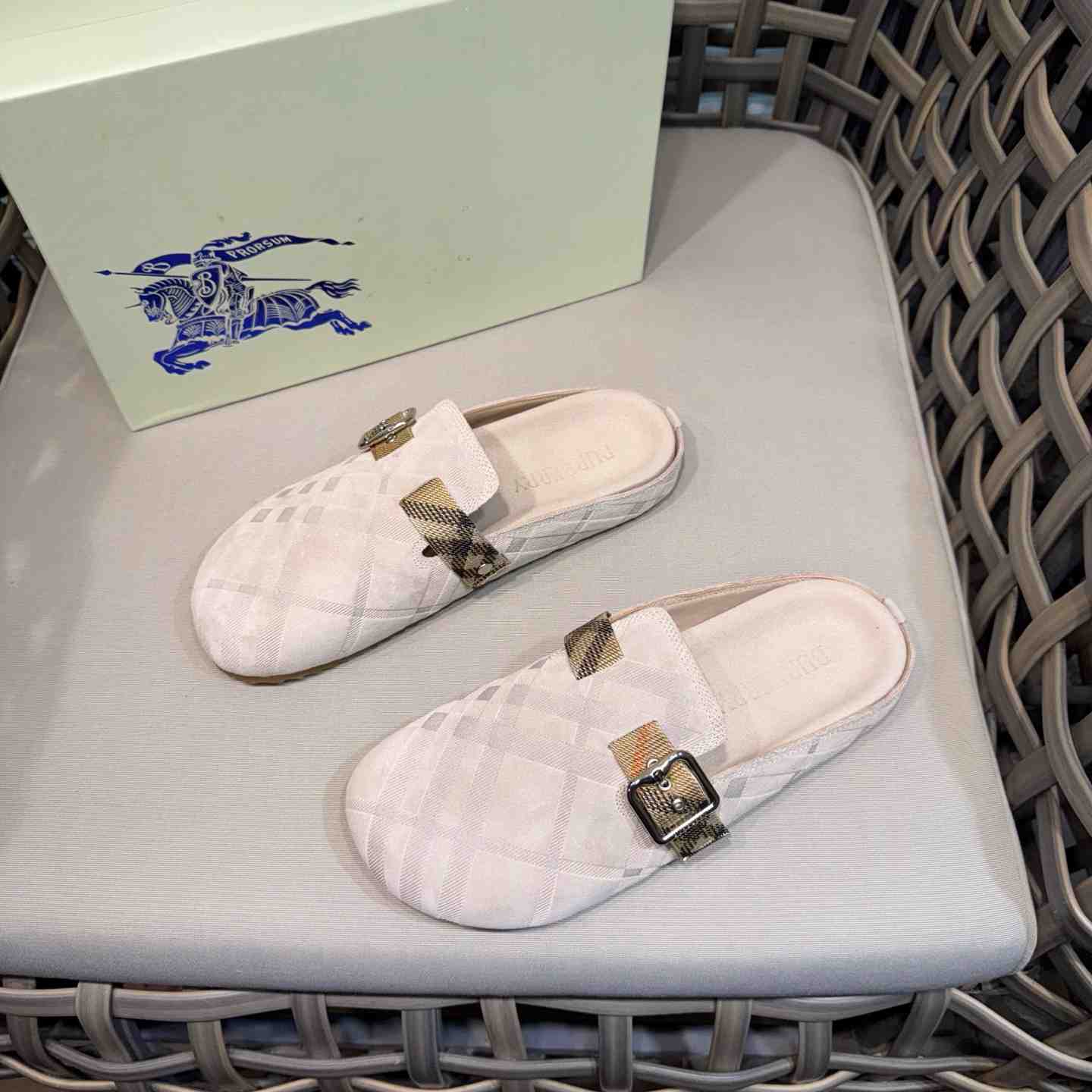 Burberry Suede Urchin Clogs - DesignerGu