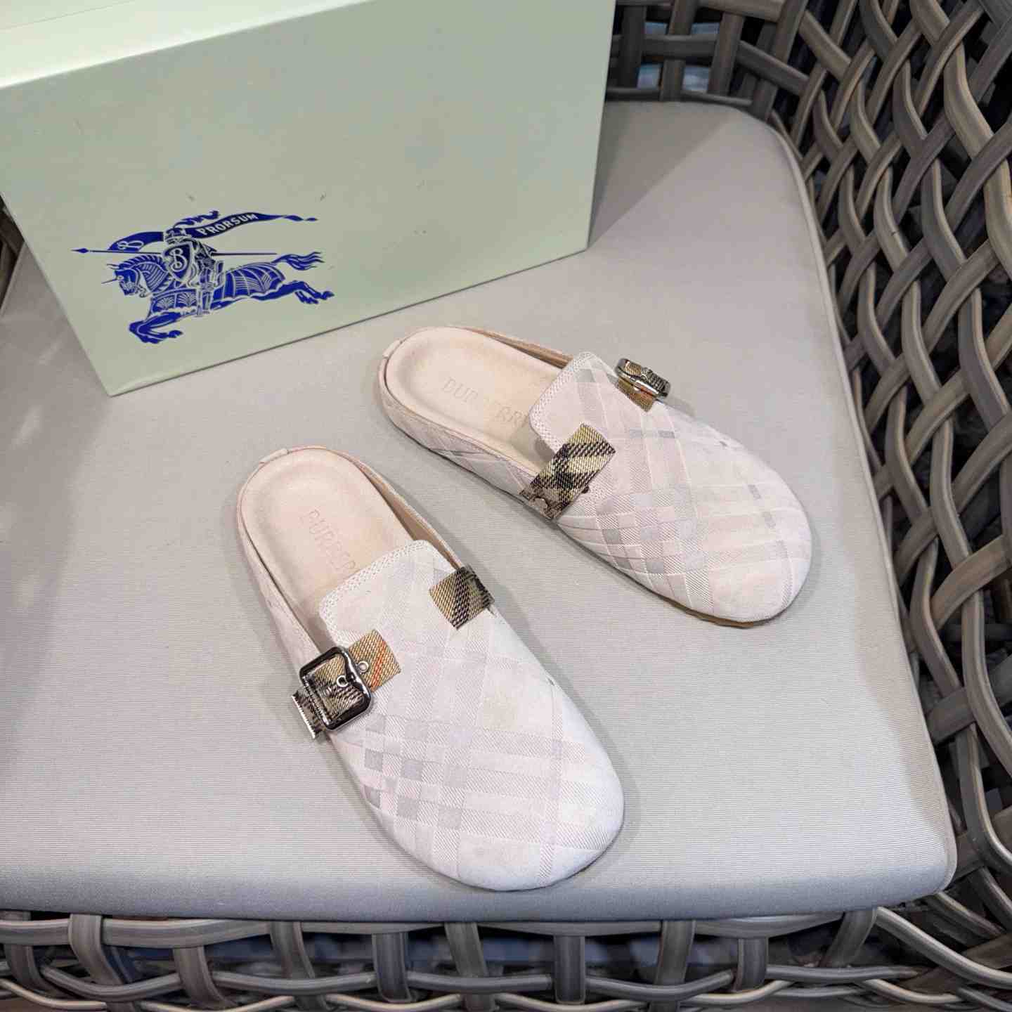 Burberry Suede Urchin Clogs - DesignerGu