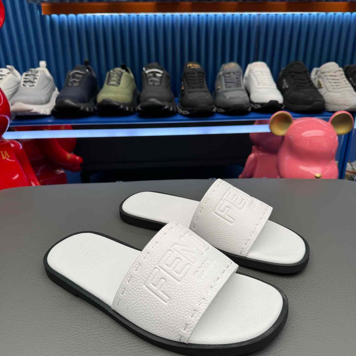 Fendi Roma Embossed-Logo Leather Sandals - DesignerGu