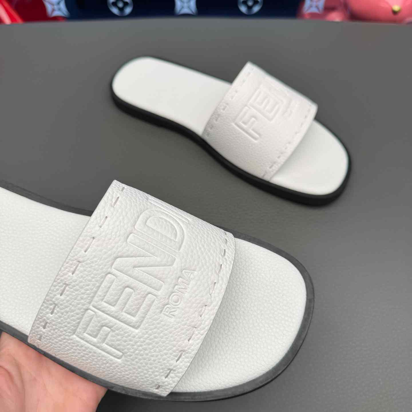 Fendi Roma Embossed-Logo Leather Sandals - DesignerGu