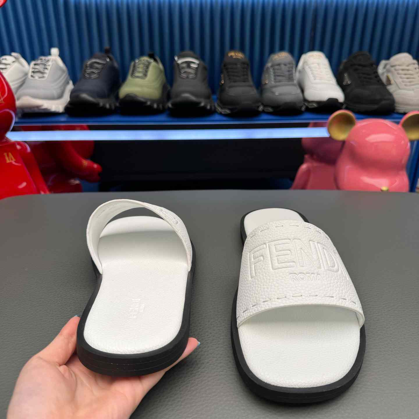 Fendi Roma Embossed-Logo Leather Sandals - DesignerGu