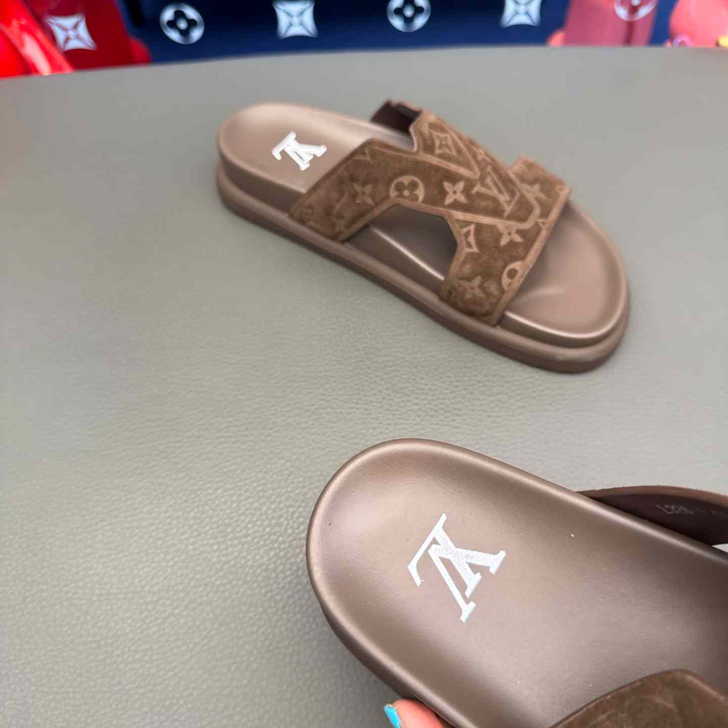 Louis Vuitton LV Oasis Mule    - DesignerGu
