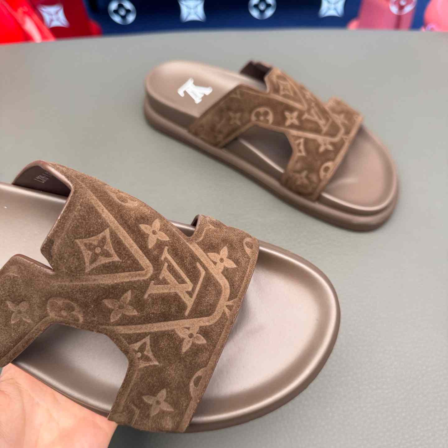Louis Vuitton LV Oasis Mule    - DesignerGu