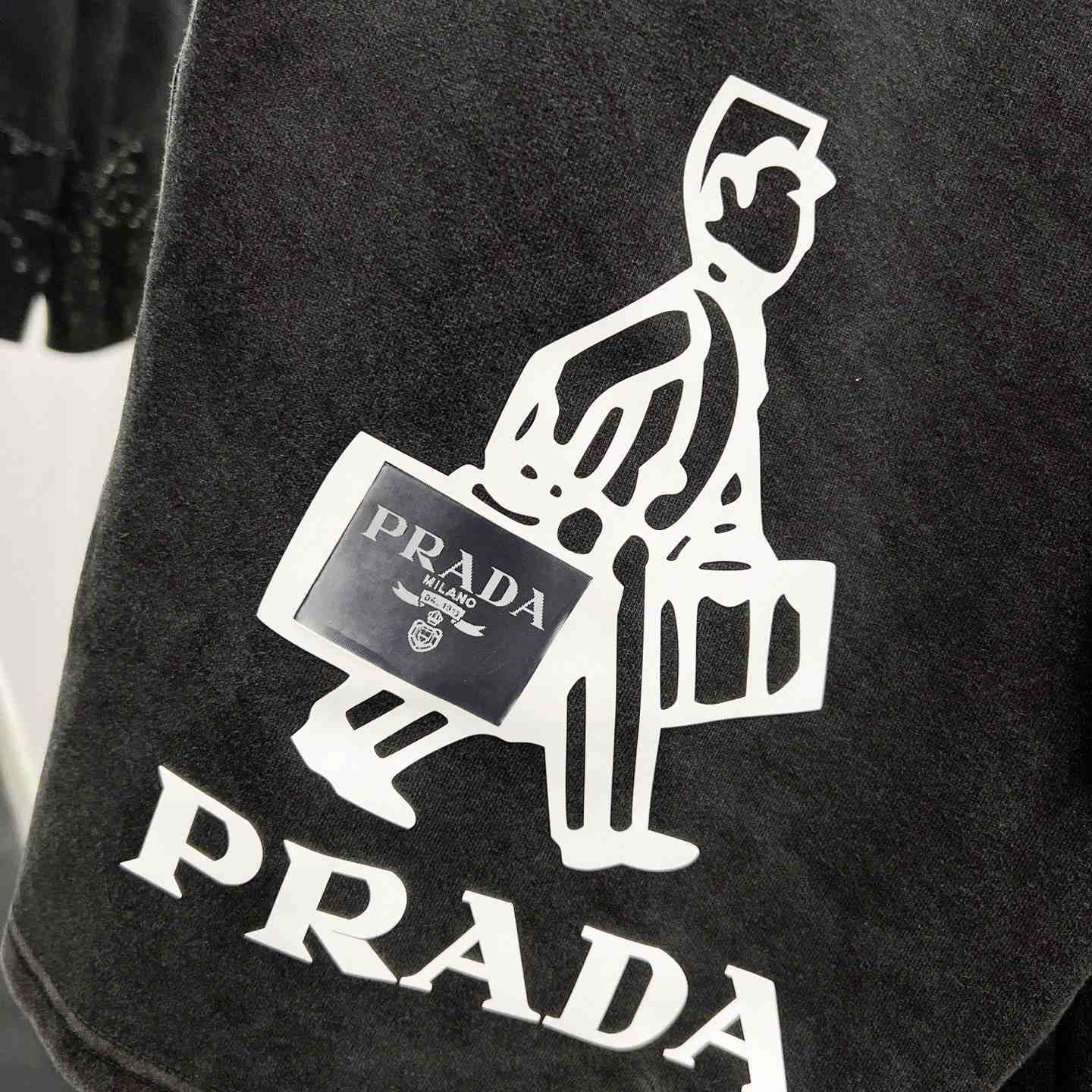 Prada Shorts    - DesignerGu