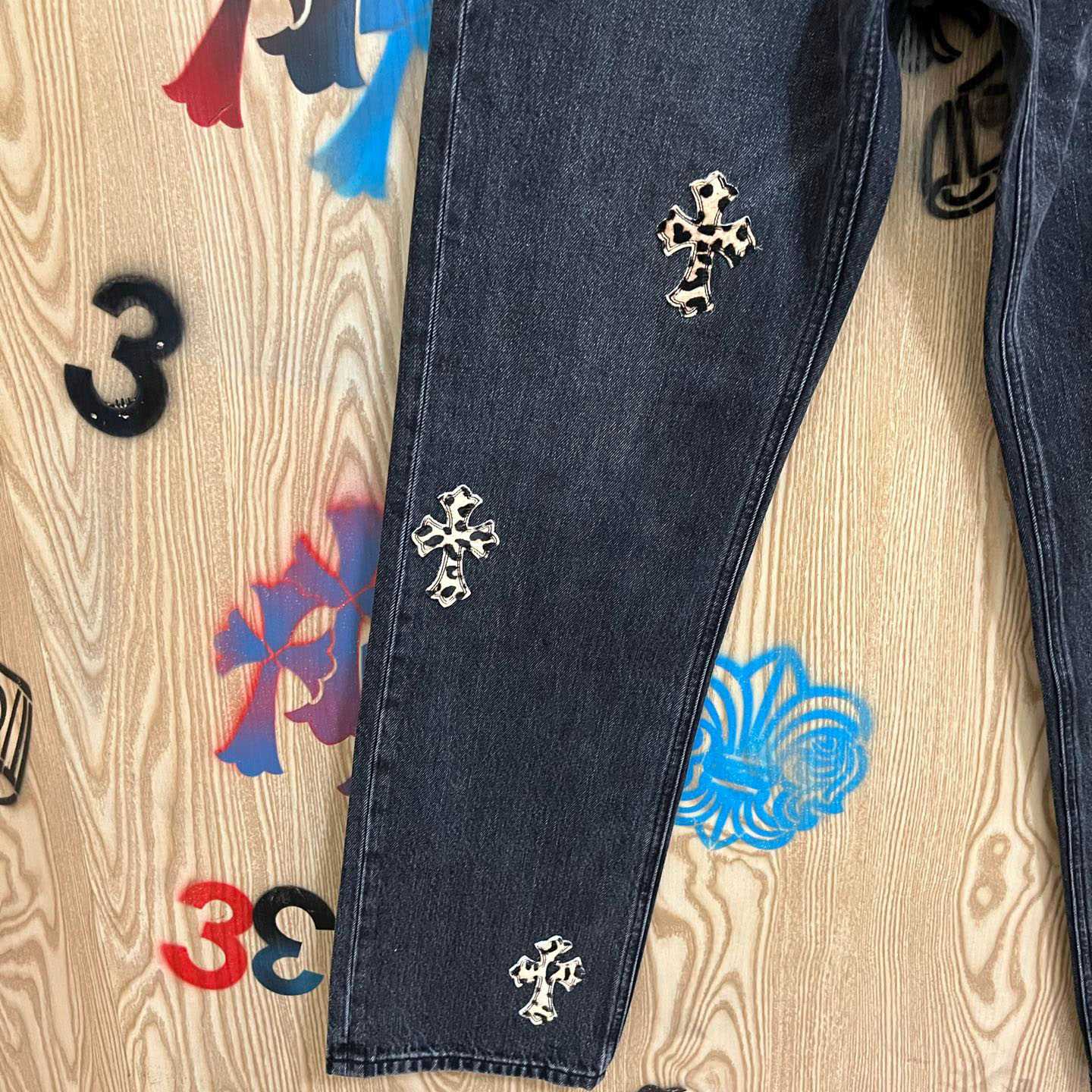 Chrome Hearts Levi's  Leopard Cross Patch Black Jeans - DesignerGu