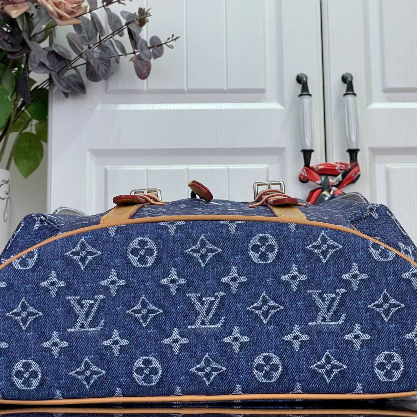  Louis Vuitton Christopher MM     M27554 - DesignerGu