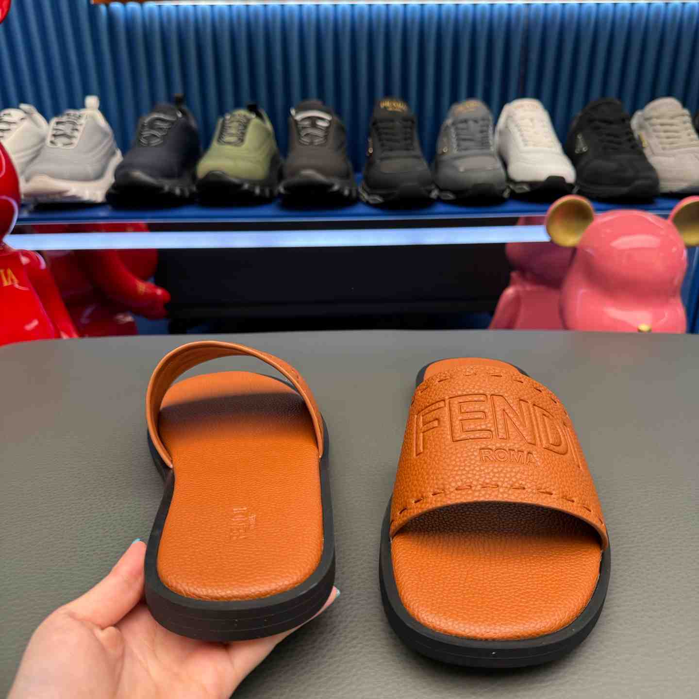 Fendi Roma Embossed-Logo Leather Sandals - DesignerGu