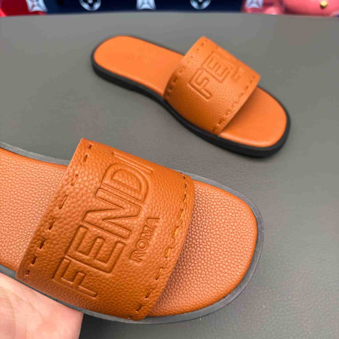 Fendi Roma Embossed-Logo Leather Sandals - DesignerGu