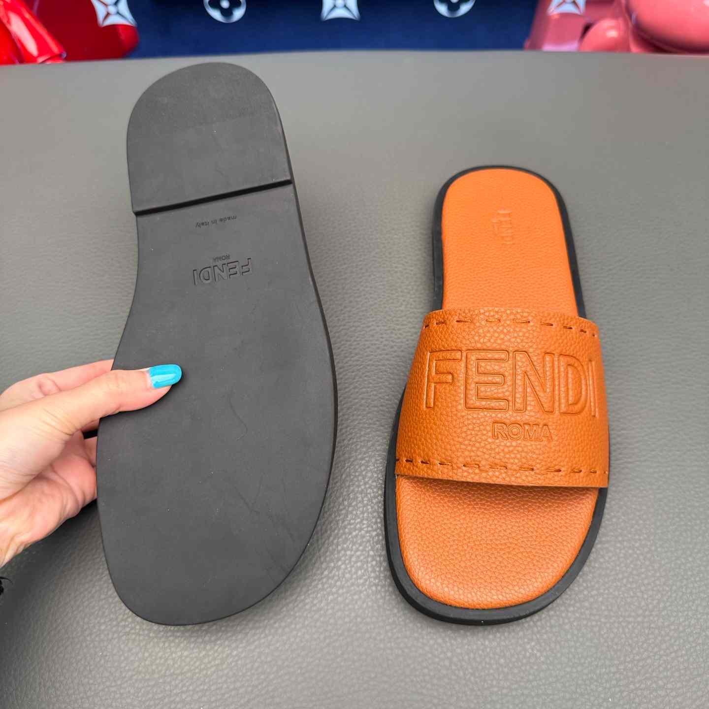 Fendi Roma Embossed-Logo Leather Sandals - DesignerGu
