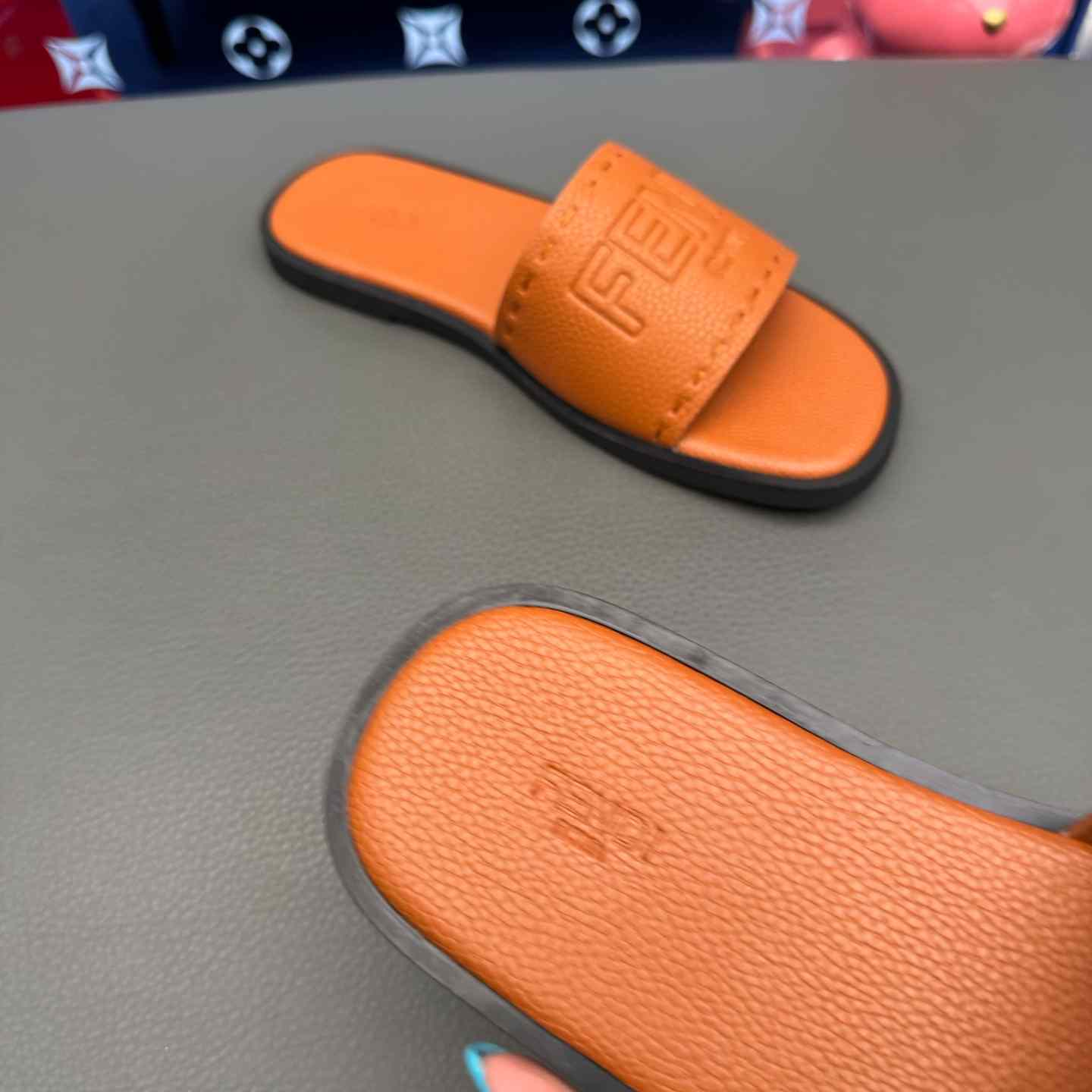 Fendi Roma Embossed-Logo Leather Sandals - DesignerGu