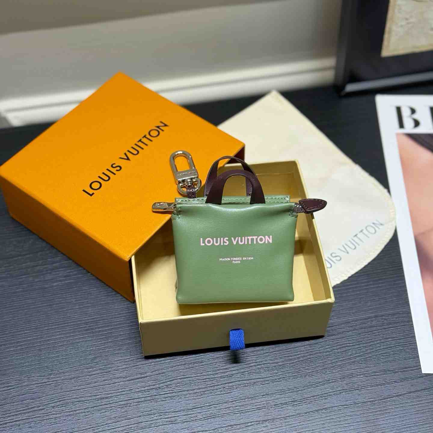 Louis Vuitton LV Mini Shopper Bag Charm M03358 - DesignerGu