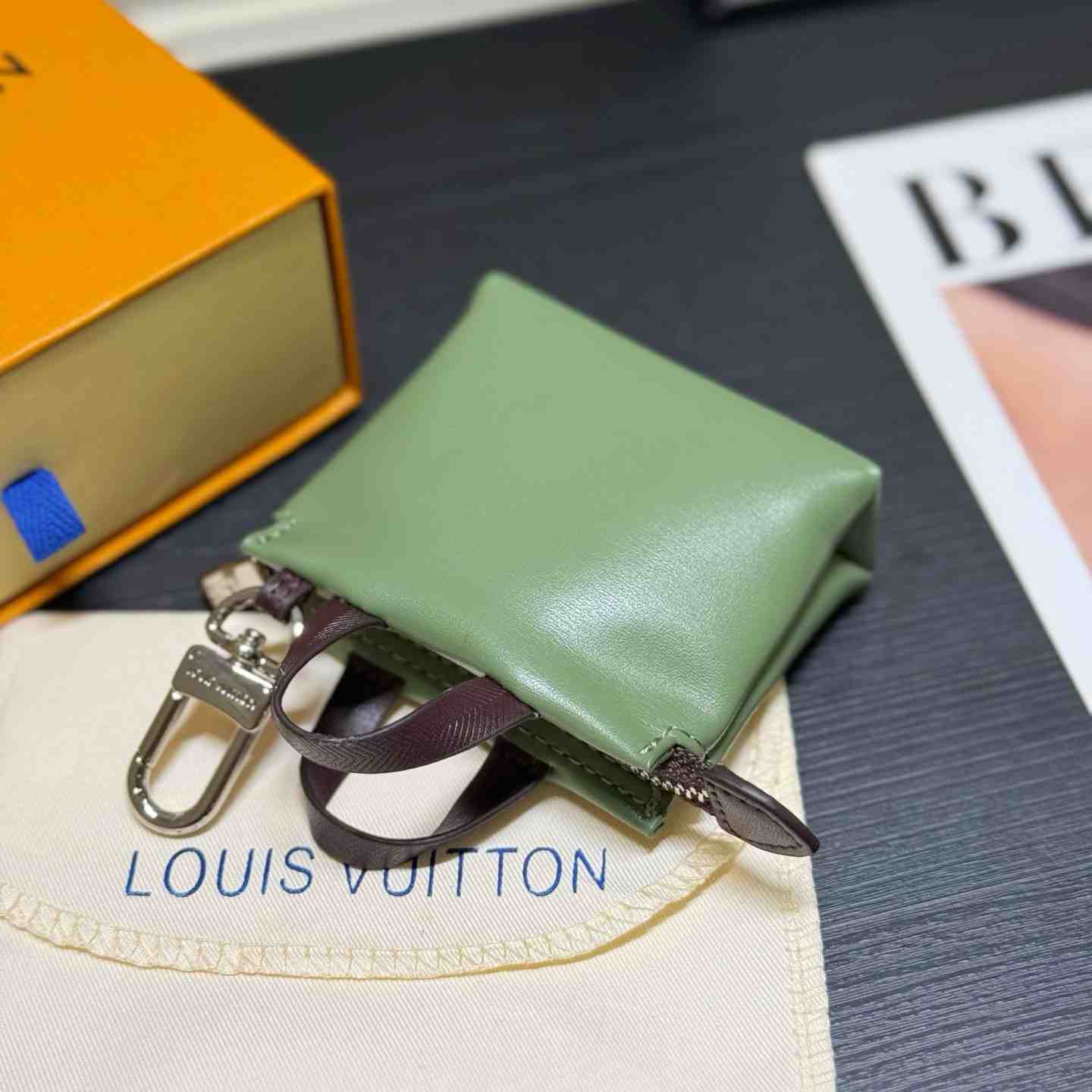 Louis Vuitton LV Mini Shopper Bag Charm M03358 - DesignerGu