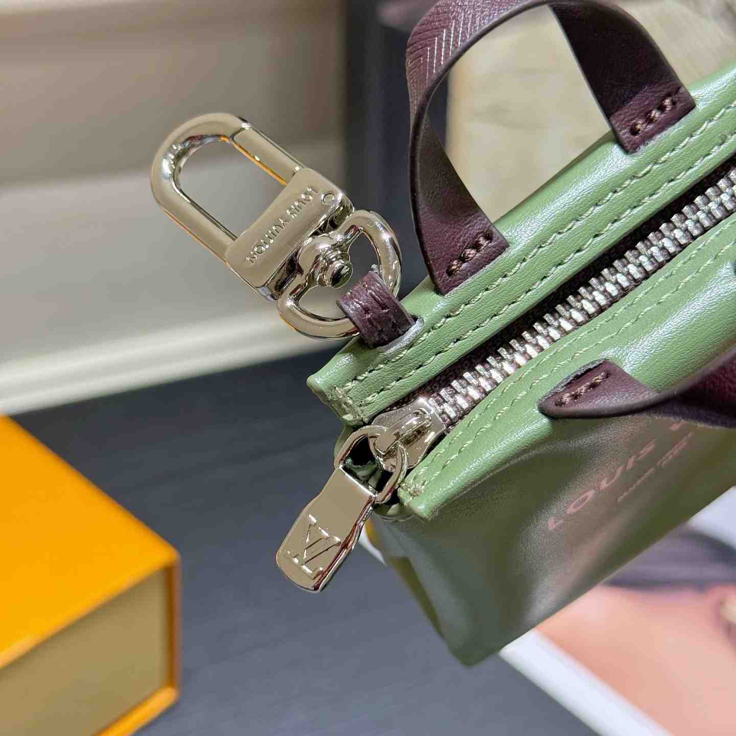 Louis Vuitton LV Mini Shopper Bag Charm M03358 - DesignerGu