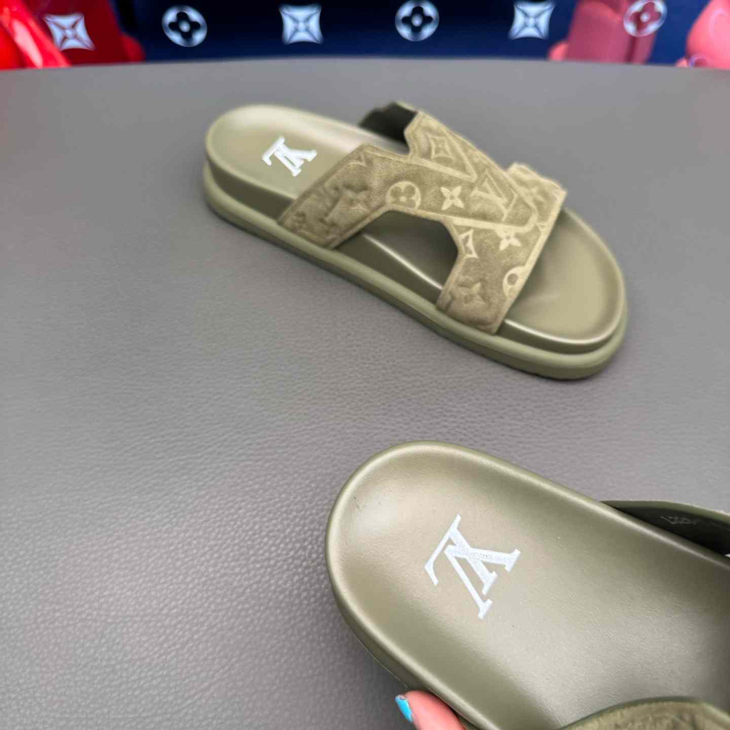 Louis Vuitton LV Oasis Mule    - DesignerGu