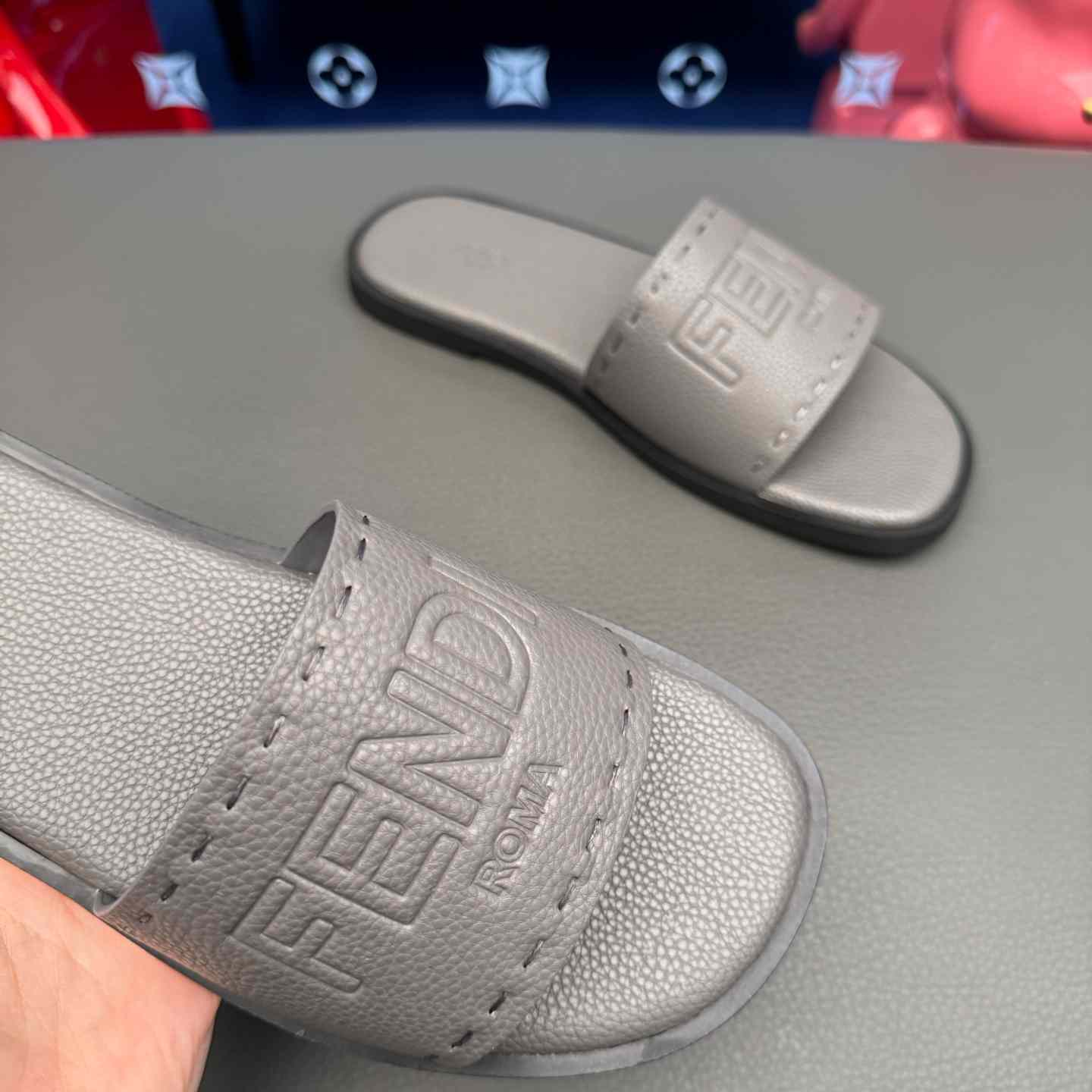 Fendi Roma Embossed-Logo Leather Sandals - DesignerGu