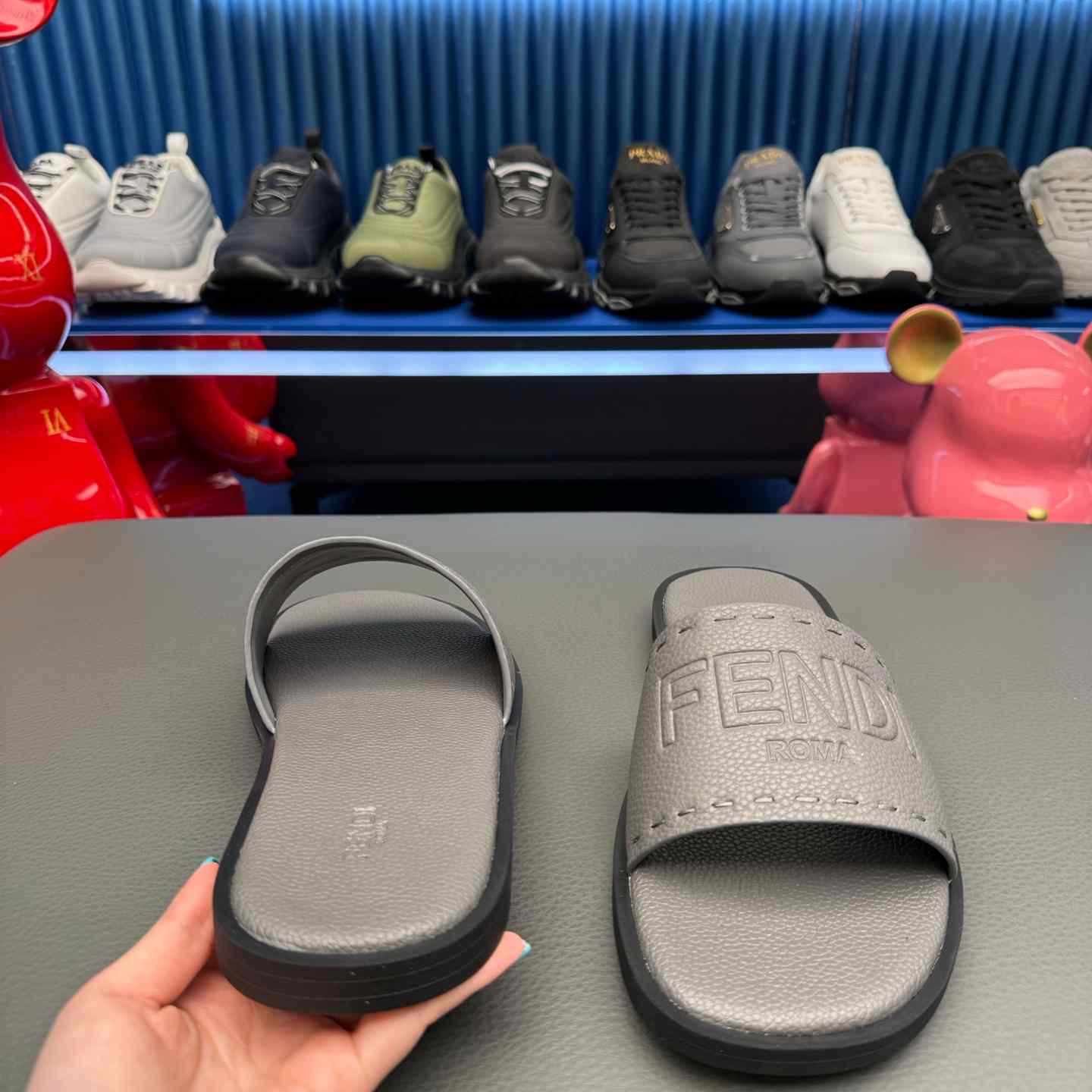 Fendi Roma Embossed-Logo Leather Sandals - DesignerGu
