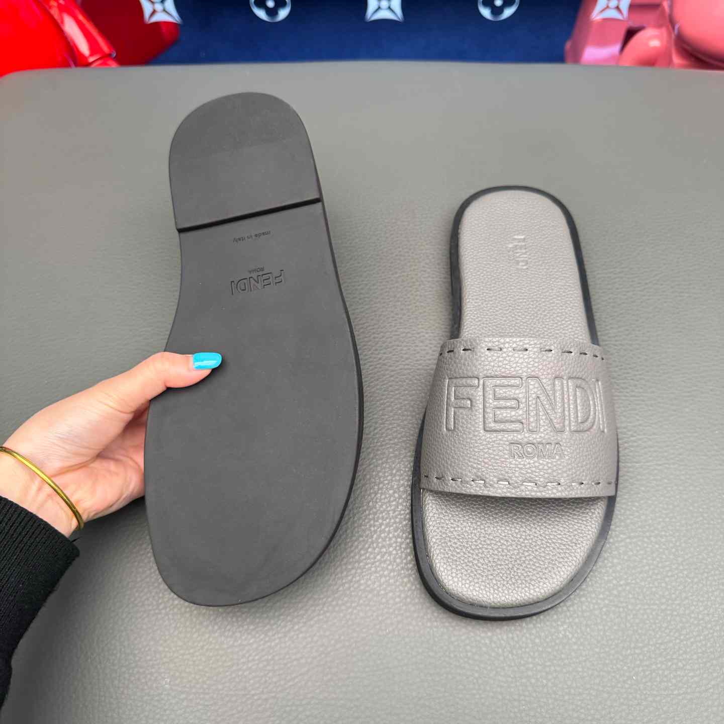 Fendi Roma Embossed-Logo Leather Sandals - DesignerGu
