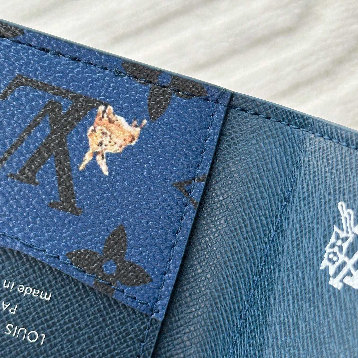 Louis Vuitton Passport Cover  M27052 - DesignerGu