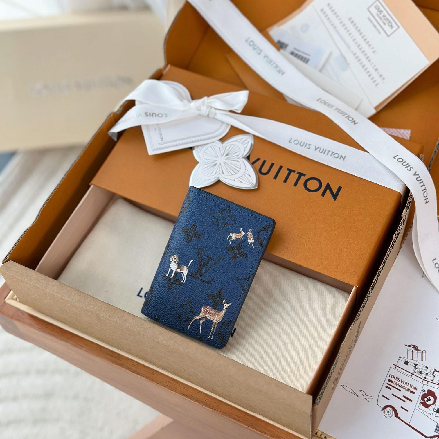 Louis Vuitton Passport Cover  M27052 - DesignerGu