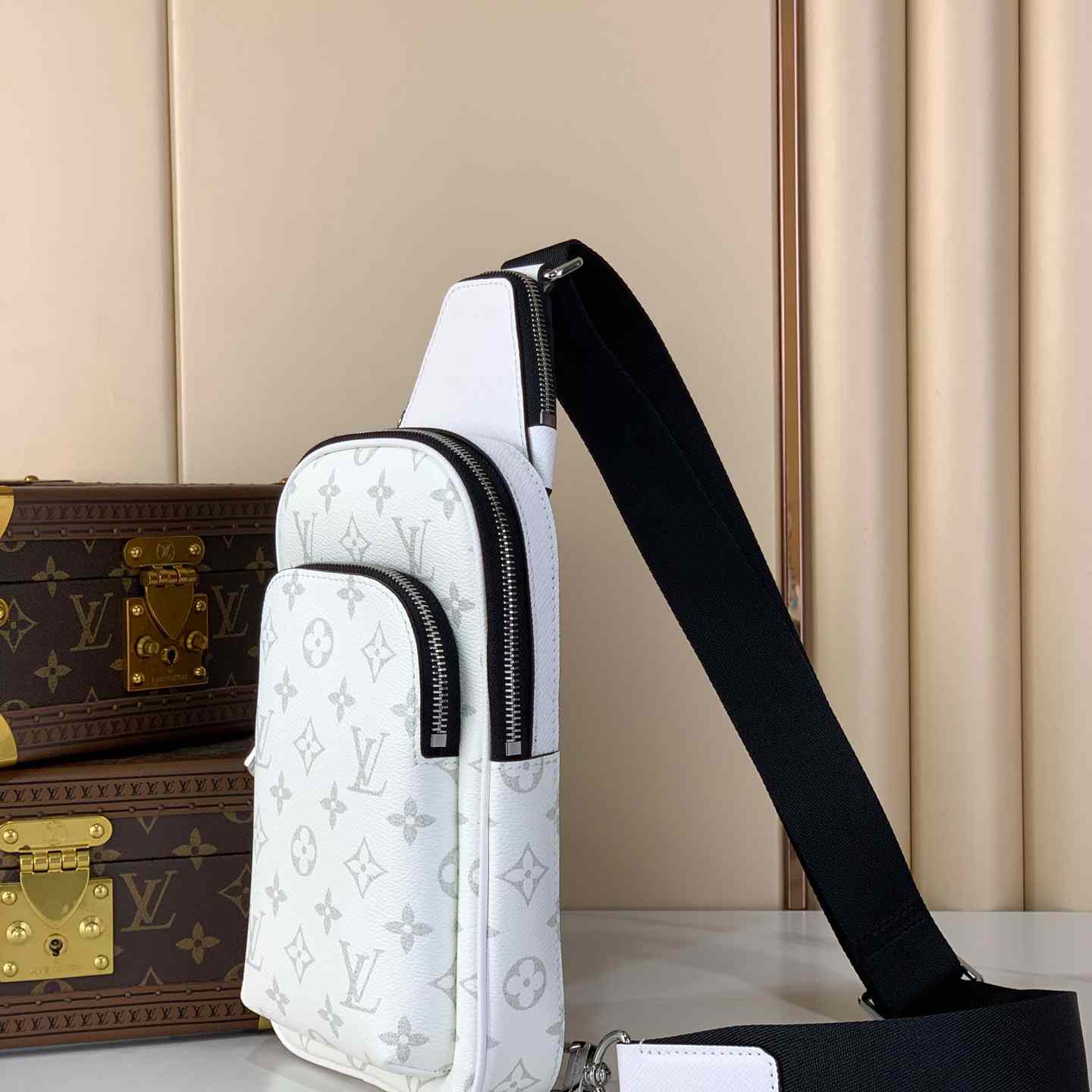Louis Vuitton Avenue Slingbag PM   M28397 - DesignerGu
