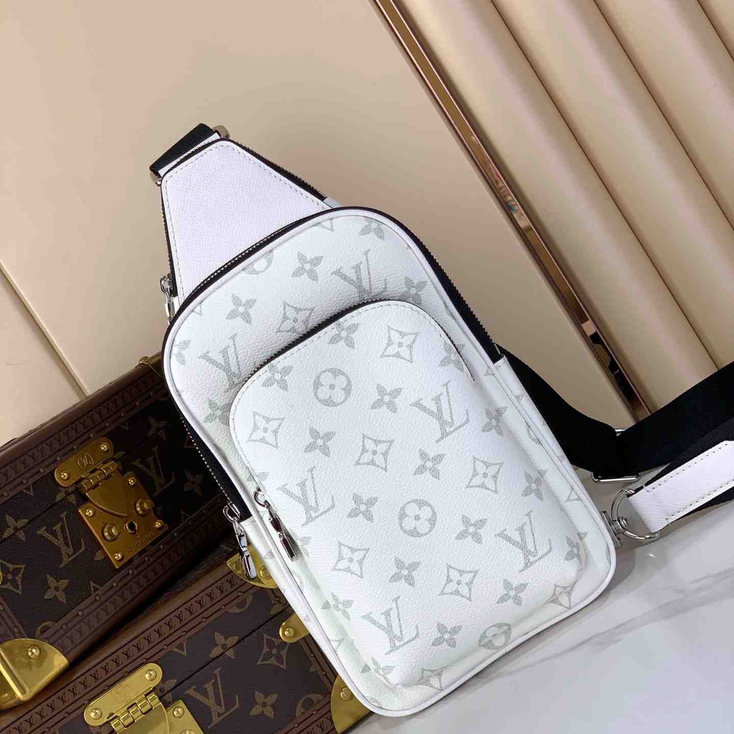 Louis Vuitton Avenue Slingbag PM   M28397 - DesignerGu